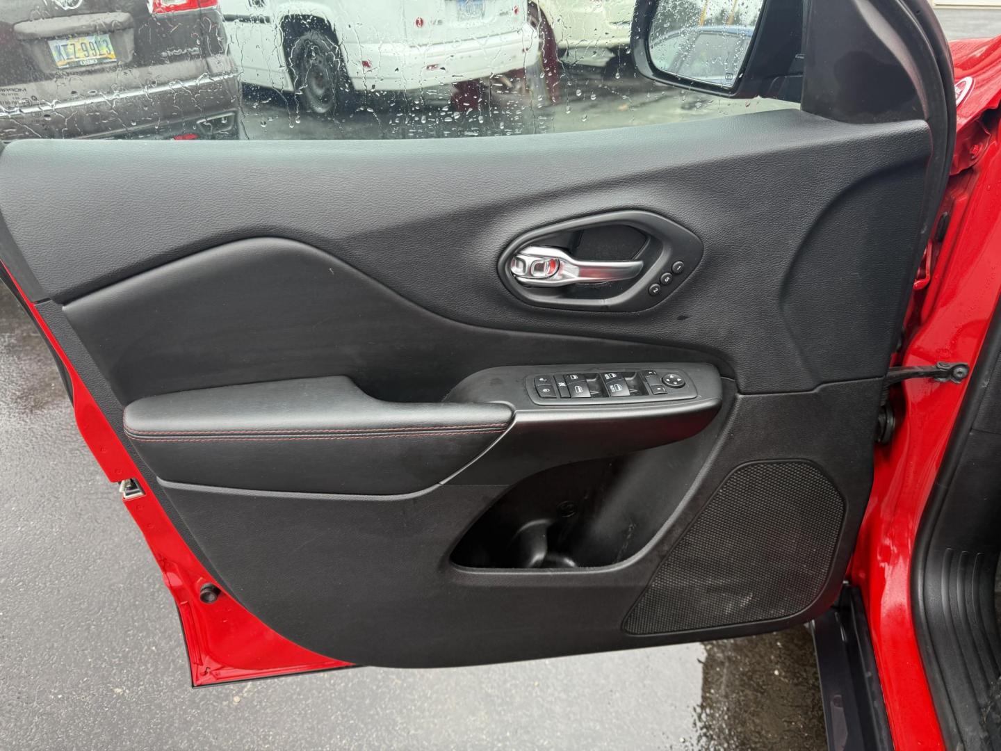 2019 Red /Black Jeep Cherokee Trailhawk Elite 4WD (1C4PJMBX3KD) with an 3.2L V6 DOHC 24V engine, 9A transmission, located at 11115 Chardon Rd. , Chardon, OH, 44024, (440) 214-9705, 41.580246, -81.241943 - This 2019 Jeep Cherokee Trailhawk Elite is a comfortable and capable off-road SUV. It is powered by a 3.2-liter V6 engine and mated to a 9-speed automatic transmission for a smooth drive output. The interior is luxurious with leather upholstery, heated and cooled front seats, power-adjustable seats - Photo#9