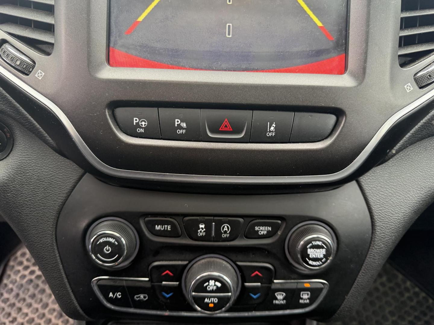 2019 Red /Black Jeep Cherokee Trailhawk Elite 4WD (1C4PJMBX3KD) with an 3.2L V6 DOHC 24V engine, 9A transmission, located at 11115 Chardon Rd. , Chardon, OH, 44024, (440) 214-9705, 41.580246, -81.241943 - This 2019 Jeep Cherokee Trailhawk Elite is a comfortable and capable off-road SUV. It is powered by a 3.2-liter V6 engine and mated to a 9-speed automatic transmission for a smooth drive output. The interior is luxurious with leather upholstery, heated and cooled front seats, power-adjustable seats - Photo#13