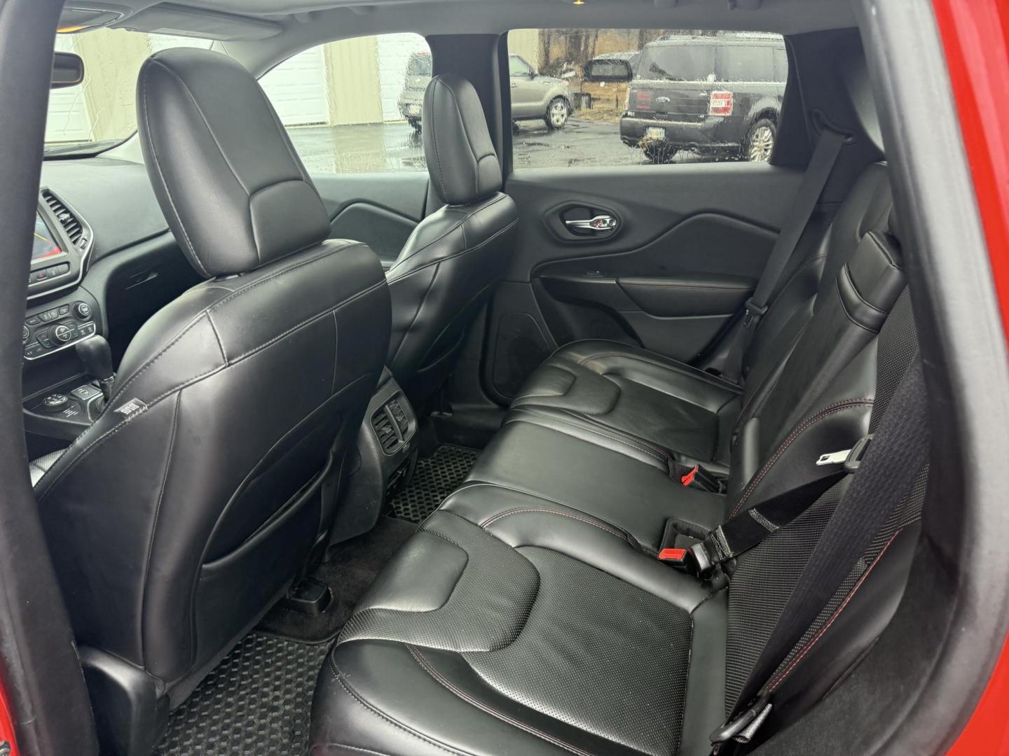 2019 Red /Black Jeep Cherokee Trailhawk Elite 4WD (1C4PJMBX3KD) with an 3.2L V6 DOHC 24V engine, 9A transmission, located at 11115 Chardon Rd. , Chardon, OH, 44024, (440) 214-9705, 41.580246, -81.241943 - This 2019 Jeep Cherokee Trailhawk Elite is a comfortable and capable off-road SUV. It is powered by a 3.2-liter V6 engine and mated to a 9-speed automatic transmission for a smooth drive output. The interior is luxurious with leather upholstery, heated and cooled front seats, power-adjustable seats - Photo#32