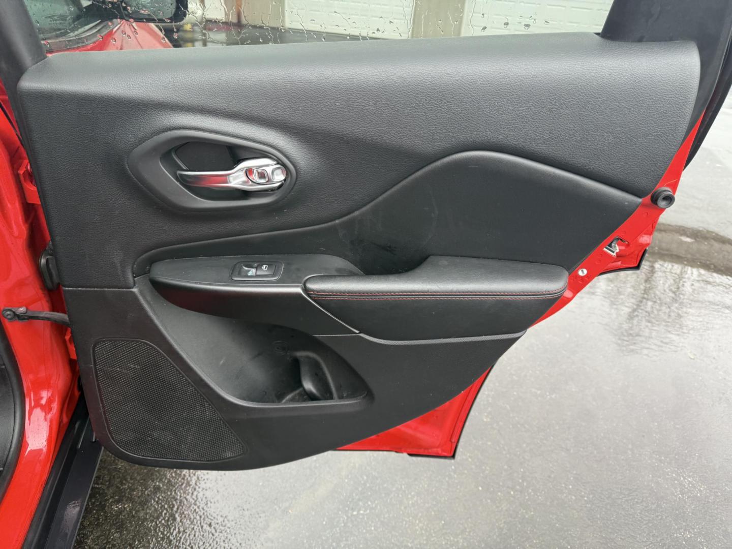 2019 Red /Black Jeep Cherokee Trailhawk Elite 4WD (1C4PJMBX3KD) with an 3.2L V6 DOHC 24V engine, 9A transmission, located at 11115 Chardon Rd. , Chardon, OH, 44024, (440) 214-9705, 41.580246, -81.241943 - This 2019 Jeep Cherokee Trailhawk Elite is a comfortable and capable off-road SUV. It is powered by a 3.2-liter V6 engine and mated to a 9-speed automatic transmission for a smooth drive output. The interior is luxurious with leather upholstery, heated and cooled front seats, power-adjustable seats - Photo#34