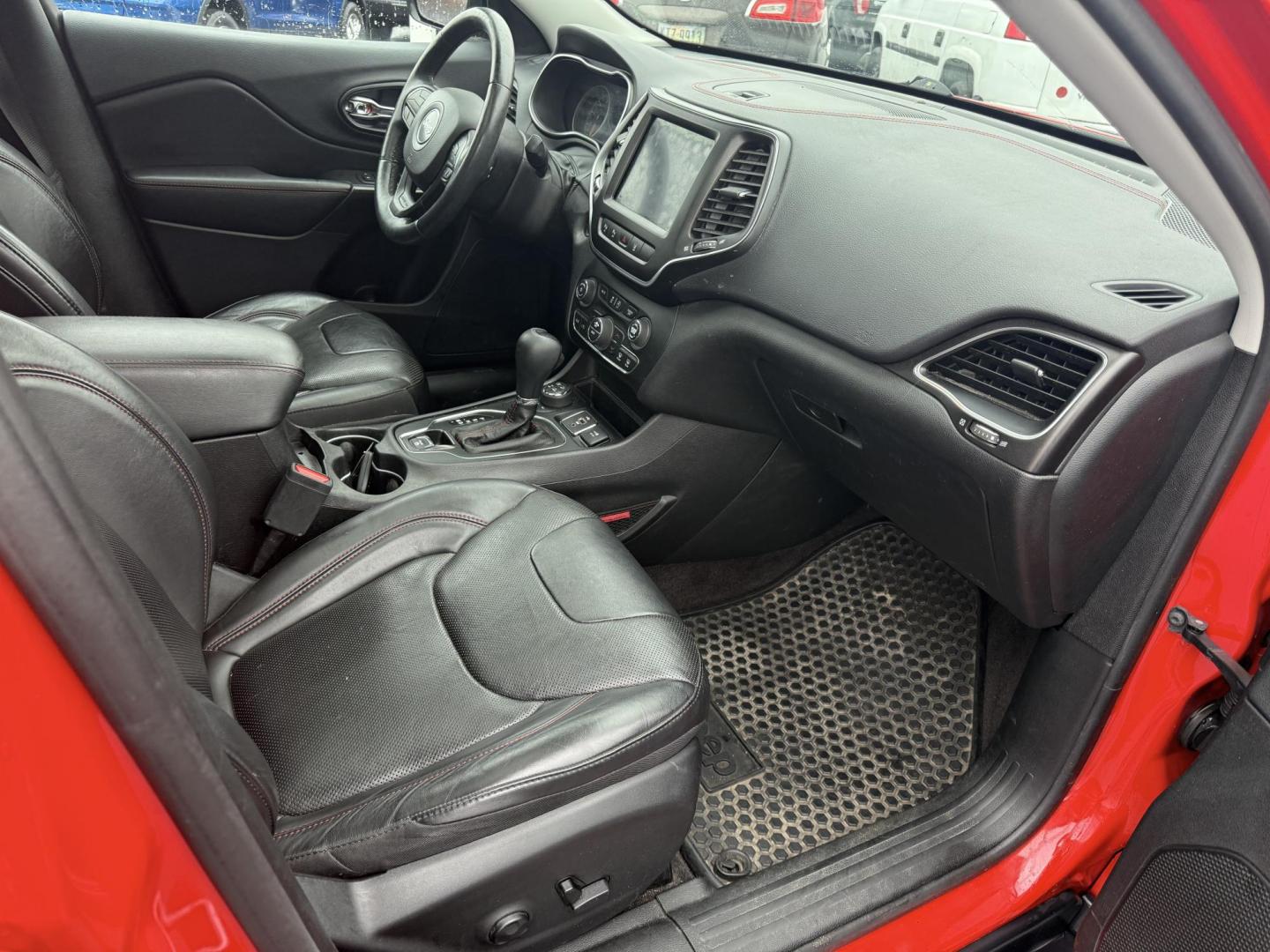 2019 Red /Black Jeep Cherokee Trailhawk Elite 4WD (1C4PJMBX3KD) with an 3.2L V6 DOHC 24V engine, 9A transmission, located at 11115 Chardon Rd. , Chardon, OH, 44024, (440) 214-9705, 41.580246, -81.241943 - This 2019 Jeep Cherokee Trailhawk Elite is a comfortable and capable off-road SUV. It is powered by a 3.2-liter V6 engine and mated to a 9-speed automatic transmission for a smooth drive output. The interior is luxurious with leather upholstery, heated and cooled front seats, power-adjustable seats - Photo#37