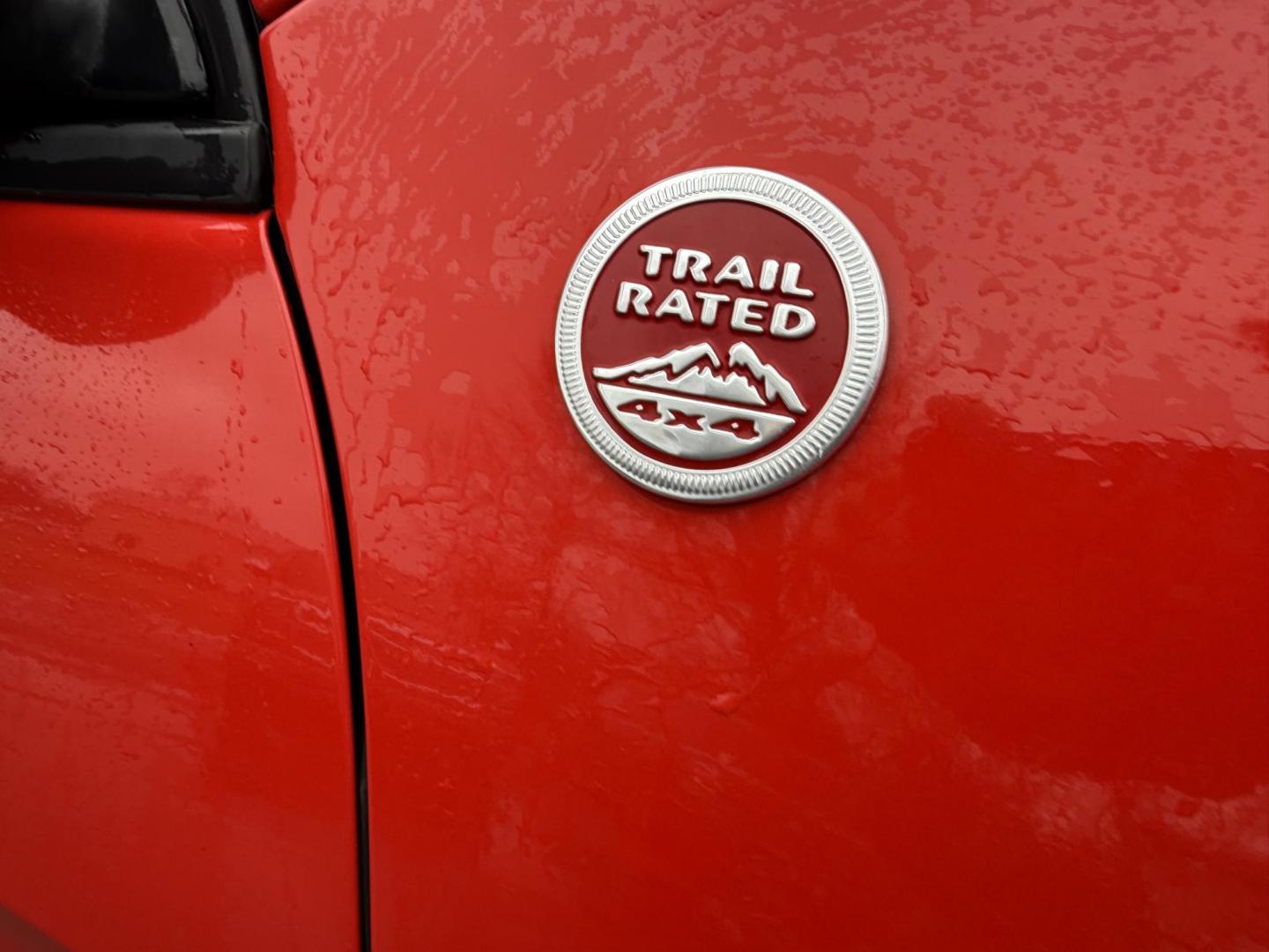 2019 Red /Black Jeep Cherokee Trailhawk Elite 4WD (1C4PJMBX3KD) with an 3.2L V6 DOHC 24V engine, 9A transmission, located at 11115 Chardon Rd. , Chardon, OH, 44024, (440) 214-9705, 41.580246, -81.241943 - This 2019 Jeep Cherokee Trailhawk Elite is a comfortable and capable off-road SUV. It is powered by a 3.2-liter V6 engine and mated to a 9-speed automatic transmission for a smooth drive output. The interior is luxurious with leather upholstery, heated and cooled front seats, power-adjustable seats - Photo#4