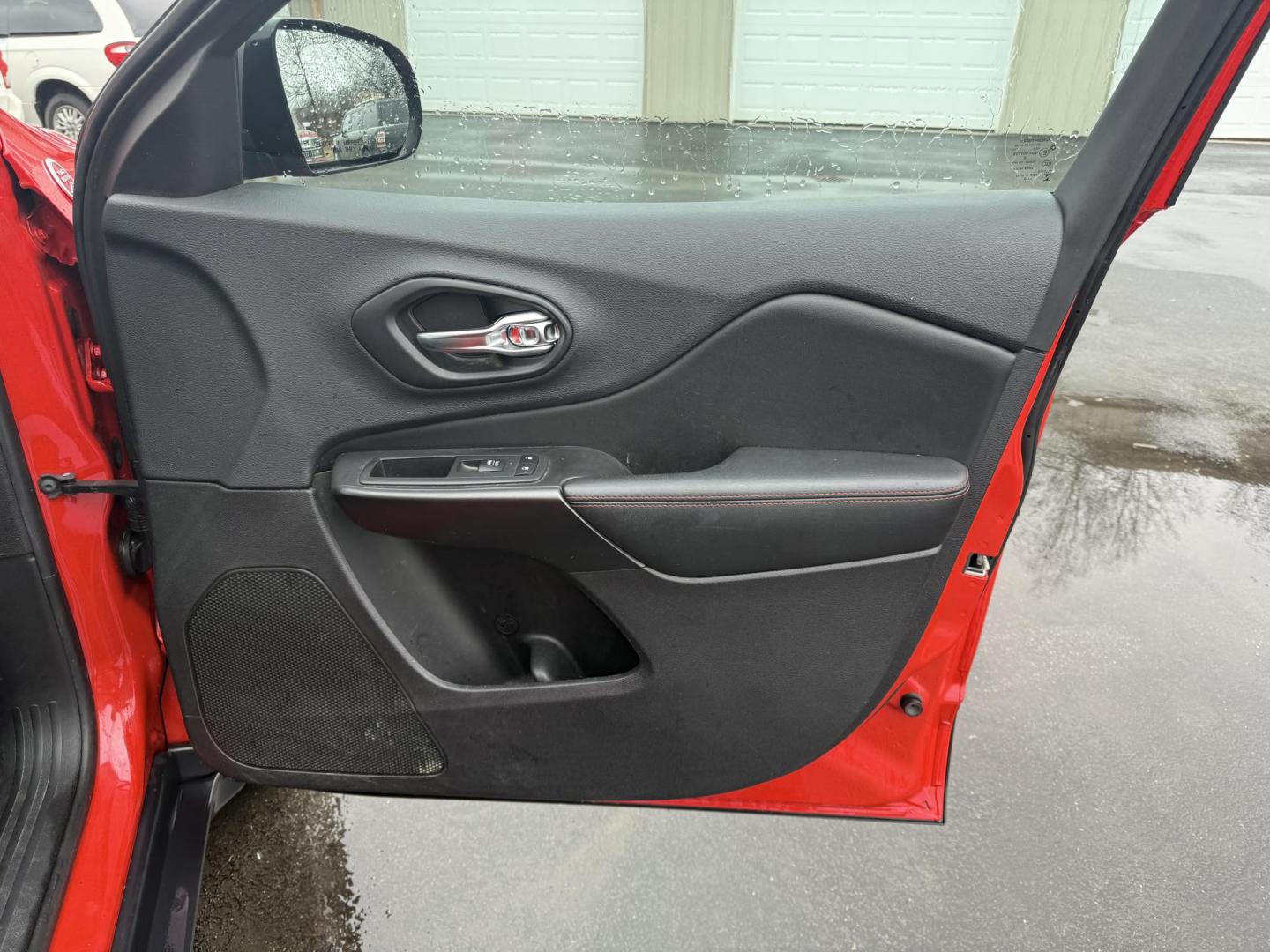 2019 Red /Black Jeep Cherokee Trailhawk Elite 4WD (1C4PJMBX3KD) with an 3.2L V6 DOHC 24V engine, 9A transmission, located at 11115 Chardon Rd. , Chardon, OH, 44024, (440) 214-9705, 41.580246, -81.241943 - This 2019 Jeep Cherokee Trailhawk Elite is a comfortable and capable off-road SUV. It is powered by a 3.2-liter V6 engine and mated to a 9-speed automatic transmission for a smooth drive output. The interior is luxurious with leather upholstery, heated and cooled front seats, power-adjustable seats - Photo#40