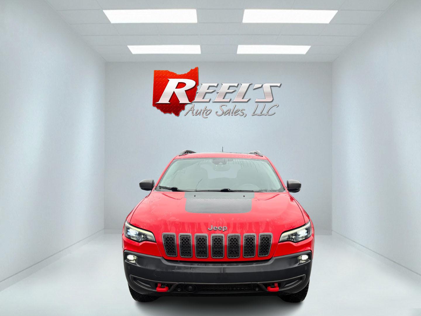 2019 Red /Black Jeep Cherokee Trailhawk Elite 4WD (1C4PJMBX3KD) with an 3.2L V6 DOHC 24V engine, 9A transmission, located at 11115 Chardon Rd. , Chardon, OH, 44024, (440) 214-9705, 41.580246, -81.241943 - This 2019 Jeep Cherokee Trailhawk Elite is a comfortable and capable off-road SUV. It is powered by a 3.2-liter V6 engine and mated to a 9-speed automatic transmission for a smooth drive output. The interior is luxurious with leather upholstery, heated and cooled front seats, power-adjustable seats - Photo#1
