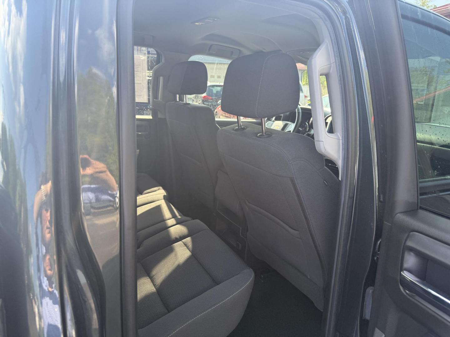 2017 Silver /Black Chevrolet Silverado 1500 LT Double Cab 4WD (1GCVKREC3HZ) with an 5.3L V8 OHV 16V engine, 6A transmission, located at 547 E. Main St., Orwell, OH, 44076, (440) 437-5893, 41.535435, -80.847855 - This 2017 Chevrolet Silverado 1500 LT Double Cab 4WD, featuring a 5.3-liter Vortec V8 engine and a 6-speed automatic transmission with 3.08 gearing, offers a strong balance of power and capability, with a towing capacity of 6,200 pounds. The truck comes equipped with modern amenities such as an 8.0- - Photo#10
