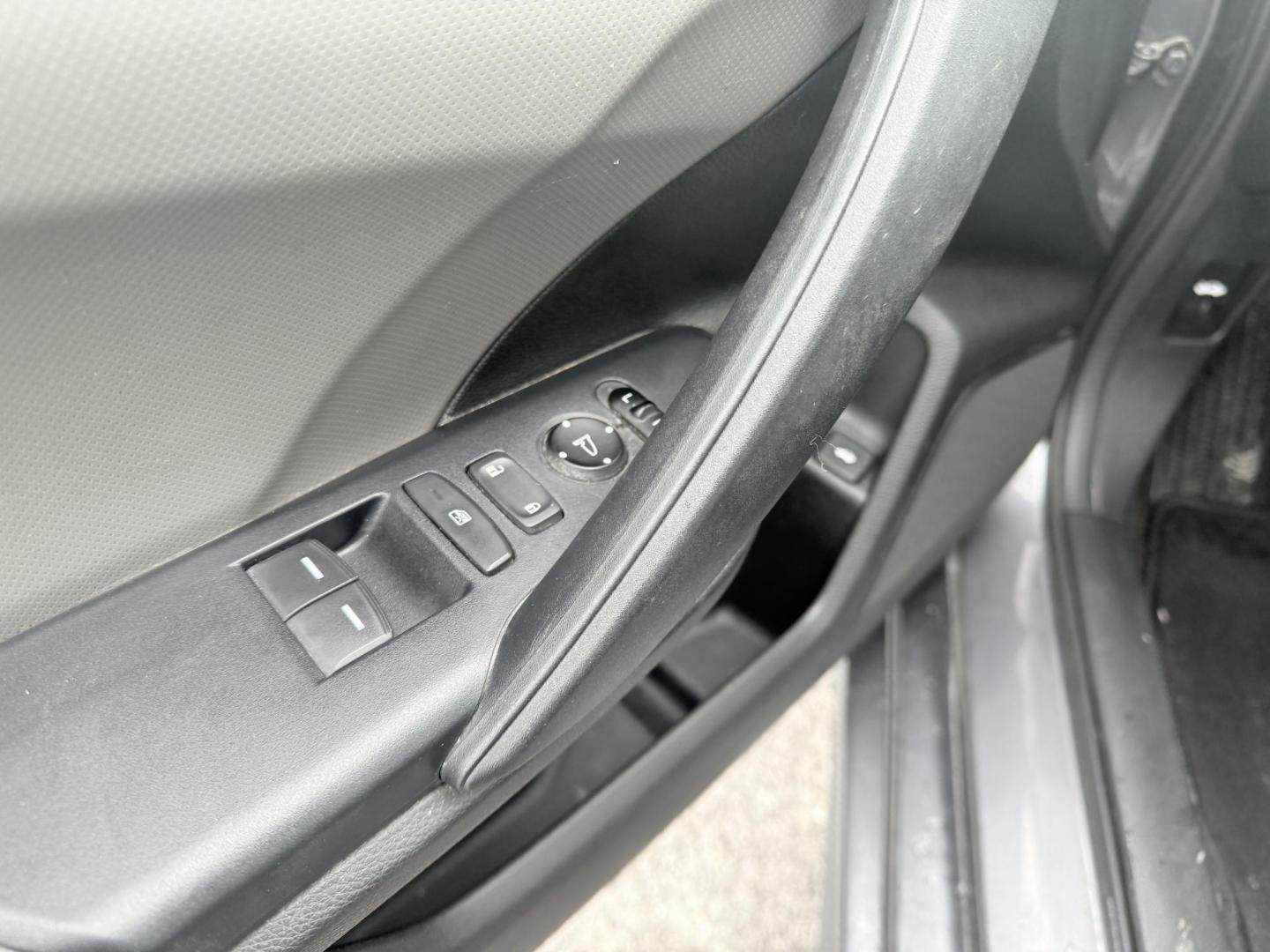 2018 Gray /Black Honda Civic LX Coupe CVT (2HGFC4B51JH) with an 2.0L I4 DOHC 16V engine, Automatic transmission, located at 547 E. Main St., Orwell, OH, 44076, (440) 437-5893, 41.535435, -80.847855 - This 2018 Honda Civic LX Coupe boasts a fuel-efficient 2.0L I4 Earthdreams engine achieving 39 MPG on the highway, and comes well-equipped with modern conveniences like a backup camera and a 5.0-inch center screen, making it a practical and reliable choice. This Honda is fully serviced, comes with a - Photo#6