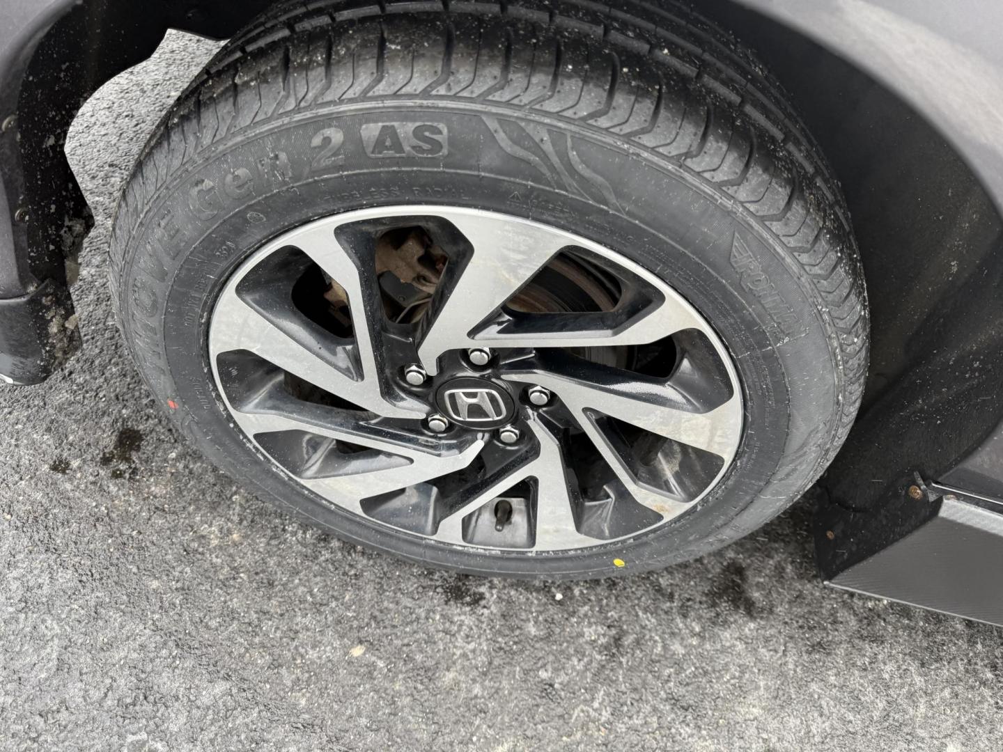 2018 Gray /Black Honda Civic LX Coupe CVT (2HGFC4B51JH) with an 2.0L I4 DOHC 16V engine, Automatic transmission, located at 547 E. Main St., Orwell, OH, 44076, (440) 437-5893, 41.535435, -80.847855 - This 2018 Honda Civic LX Coupe boasts a fuel-efficient 2.0L I4 Earthdreams engine achieving 39 MPG on the highway, and comes well-equipped with modern conveniences like a backup camera and a 5.0-inch center screen, making it a practical and reliable choice. This Honda is fully serviced, comes with a - Photo#15
