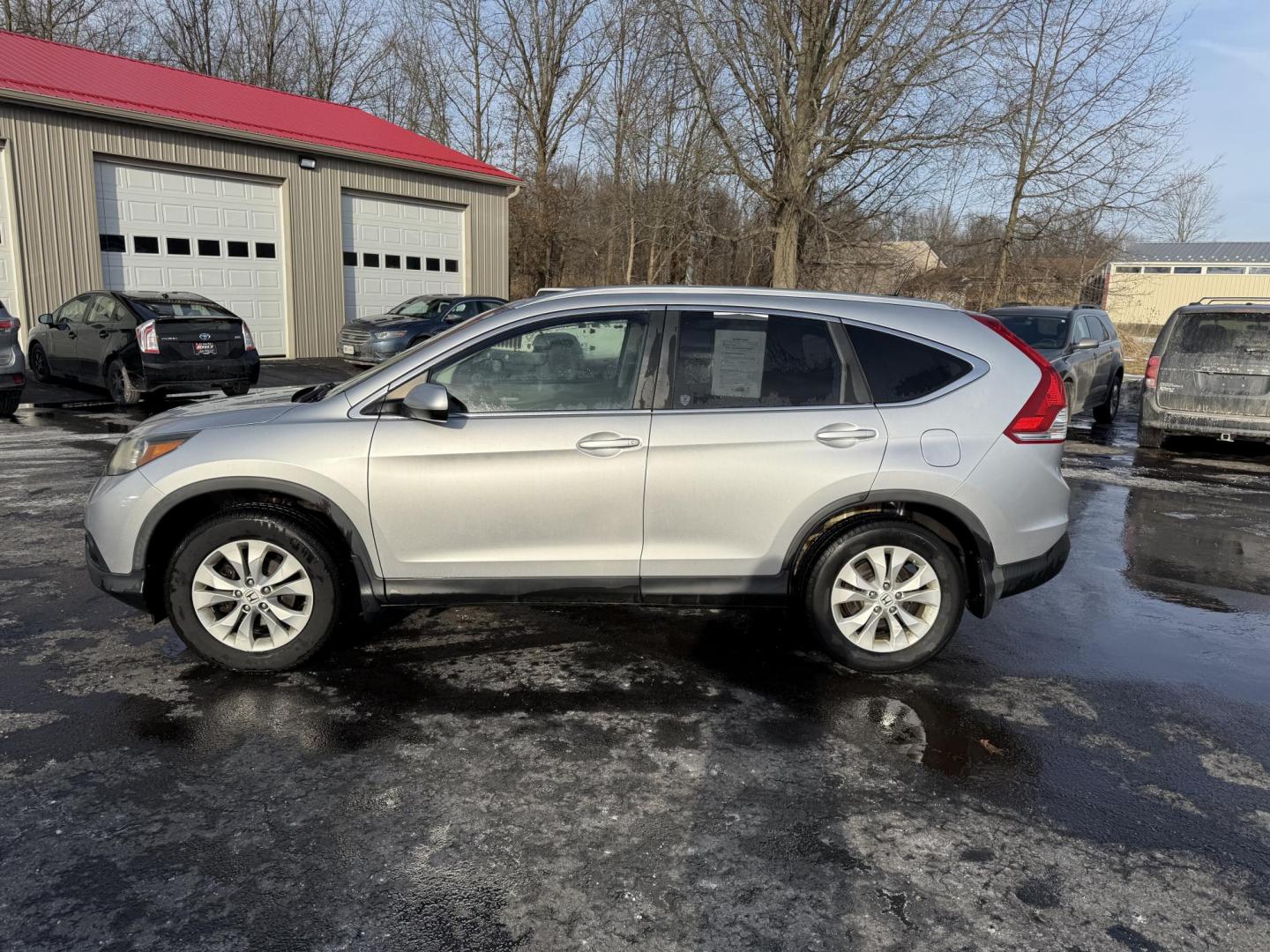 2013 Silver /Black Honda CR-V EX-L 4WD 5-Speed AT (2HKRM4H72DH) with an 2.4L I4 DOHC 16V engine, 5-Speed Automatic transmission, located at 547 E. Main St., Orwell, OH, 44076, (440) 437-5893, 41.535435, -80.847855 - This 2013 Honda CR-V EX-L AWD combines practicality with luxury amenities, making it an appealing option for those seeking comfort and performance. Powered by a 2.4-liter I4 engine paired with a 5-speed automatic transmission, it provides a reliable and smooth driving experience. This model features - Photo#13