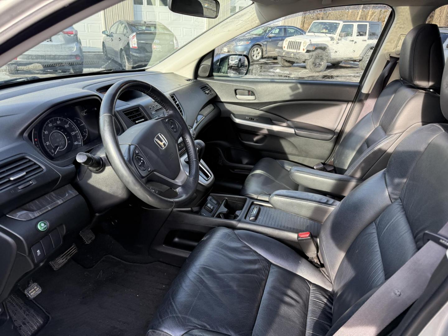 2013 Silver /Black Honda CR-V EX-L 4WD 5-Speed AT (2HKRM4H72DH) with an 2.4L I4 DOHC 16V engine, 5-Speed Automatic transmission, located at 547 E. Main St., Orwell, OH, 44076, (440) 437-5893, 41.535435, -80.847855 - This 2013 Honda CR-V EX-L AWD combines practicality with luxury amenities, making it an appealing option for those seeking comfort and performance. Powered by a 2.4-liter I4 engine paired with a 5-speed automatic transmission, it provides a reliable and smooth driving experience. This model features - Photo#17