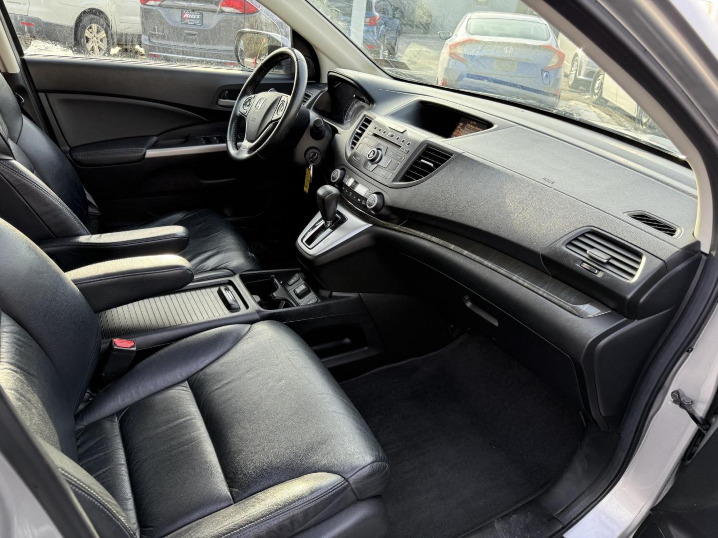 2013 Silver /Black Honda CR-V EX-L 4WD 5-Speed AT (2HKRM4H72DH) with an 2.4L I4 DOHC 16V engine, 5-Speed Automatic transmission, located at 547 E. Main St., Orwell, OH, 44076, (440) 437-5893, 41.535435, -80.847855 - This 2013 Honda CR-V EX-L AWD combines practicality with luxury amenities, making it an appealing option for those seeking comfort and performance. Powered by a 2.4-liter I4 engine paired with a 5-speed automatic transmission, it provides a reliable and smooth driving experience. This model features - Photo#37