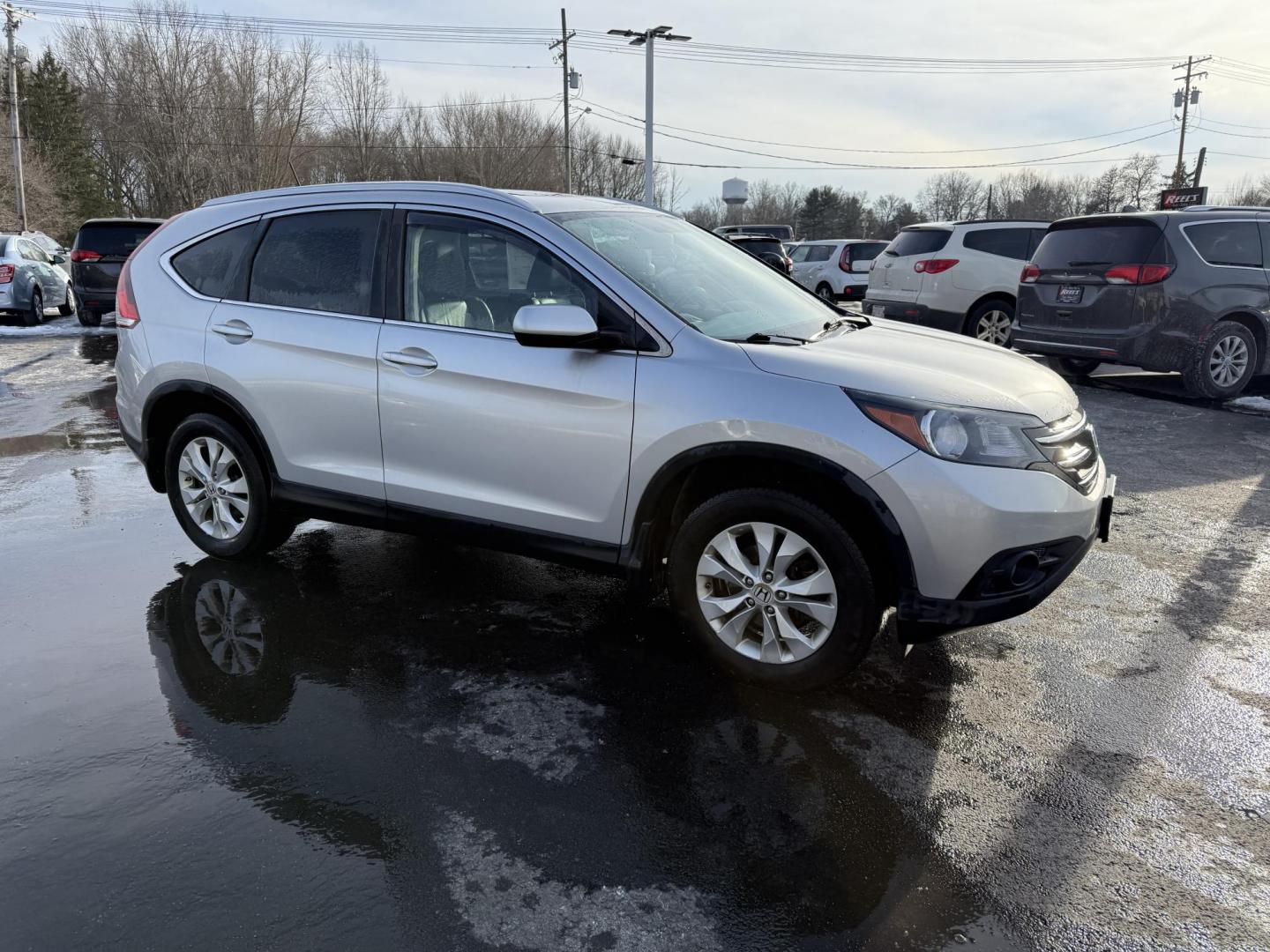 2013 Silver /Black Honda CR-V EX-L 4WD 5-Speed AT (2HKRM4H72DH) with an 2.4L I4 DOHC 16V engine, 5-Speed Automatic transmission, located at 547 E. Main St., Orwell, OH, 44076, (440) 437-5893, 41.535435, -80.847855 - This 2013 Honda CR-V EX-L AWD combines practicality with luxury amenities, making it an appealing option for those seeking comfort and performance. Powered by a 2.4-liter I4 engine paired with a 5-speed automatic transmission, it provides a reliable and smooth driving experience. This model features - Photo#3