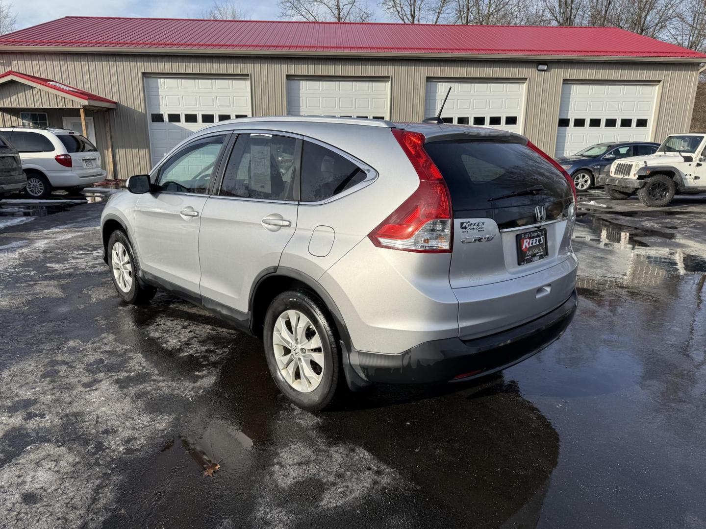 2013 Silver /Black Honda CR-V EX-L 4WD 5-Speed AT (2HKRM4H72DH) with an 2.4L I4 DOHC 16V engine, 5-Speed Automatic transmission, located at 547 E. Main St., Orwell, OH, 44076, (440) 437-5893, 41.535435, -80.847855 - This 2013 Honda CR-V EX-L AWD combines practicality with luxury amenities, making it an appealing option for those seeking comfort and performance. Powered by a 2.4-liter I4 engine paired with a 5-speed automatic transmission, it provides a reliable and smooth driving experience. This model features - Photo#9