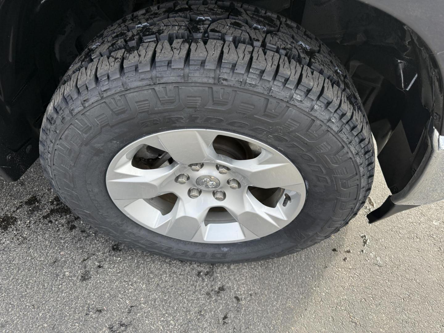 2019 Gray /Black RAM 1500 Big Horn Crew Cab SWB 4WD (1C6SRFFTXKN) with an 5.7L V8 OHV 16V engine, 8A transmission, located at 11115 Chardon Rd. , Chardon, OH, 44024, (440) 214-9705, 41.580246, -81.241943 - This 2019 Ram 1500 Big Horn Crew Cab is a well-equipped truck combining powerful performance with modern technology and comfort features. It comes with a 5.7 HEMI V8 engine delivering 395 HP and 410 lb-ft of torque, paired with an 8-speed automatic transmission and 3.21 gearing, boasting an 8,120-po - Photo#20