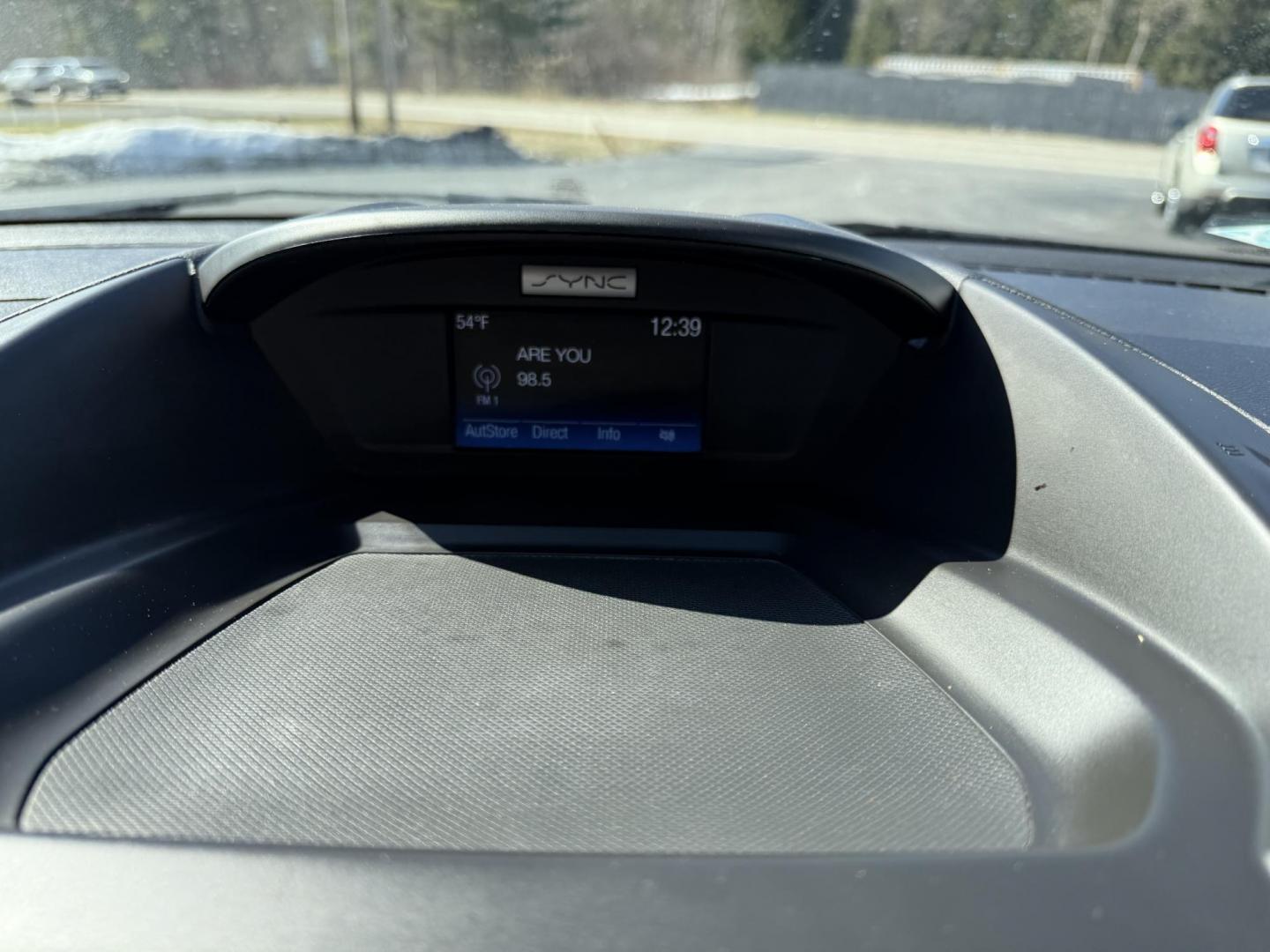 2017 Gold /Black Ford Escape SE 4WD (1FMCU9GD9HU) with an 1.5L I4 DOHC 16V Turbo engine, 6A transmission, located at 11115 Chardon Rd. , Chardon, OH, 44024, (440) 214-9705, 41.580246, -81.241943 - This One Owner 2017 Ford Escape SE 4WD is a versatile compact SUV equipped with a 1.5L I4 EcoBoost engine and a 6-speed automatic transmission, providing an efficient and smooth driving experience with 28 MPG on the highway. It features a power driver's seat for personalized comfort and a backup cam - Photo#22