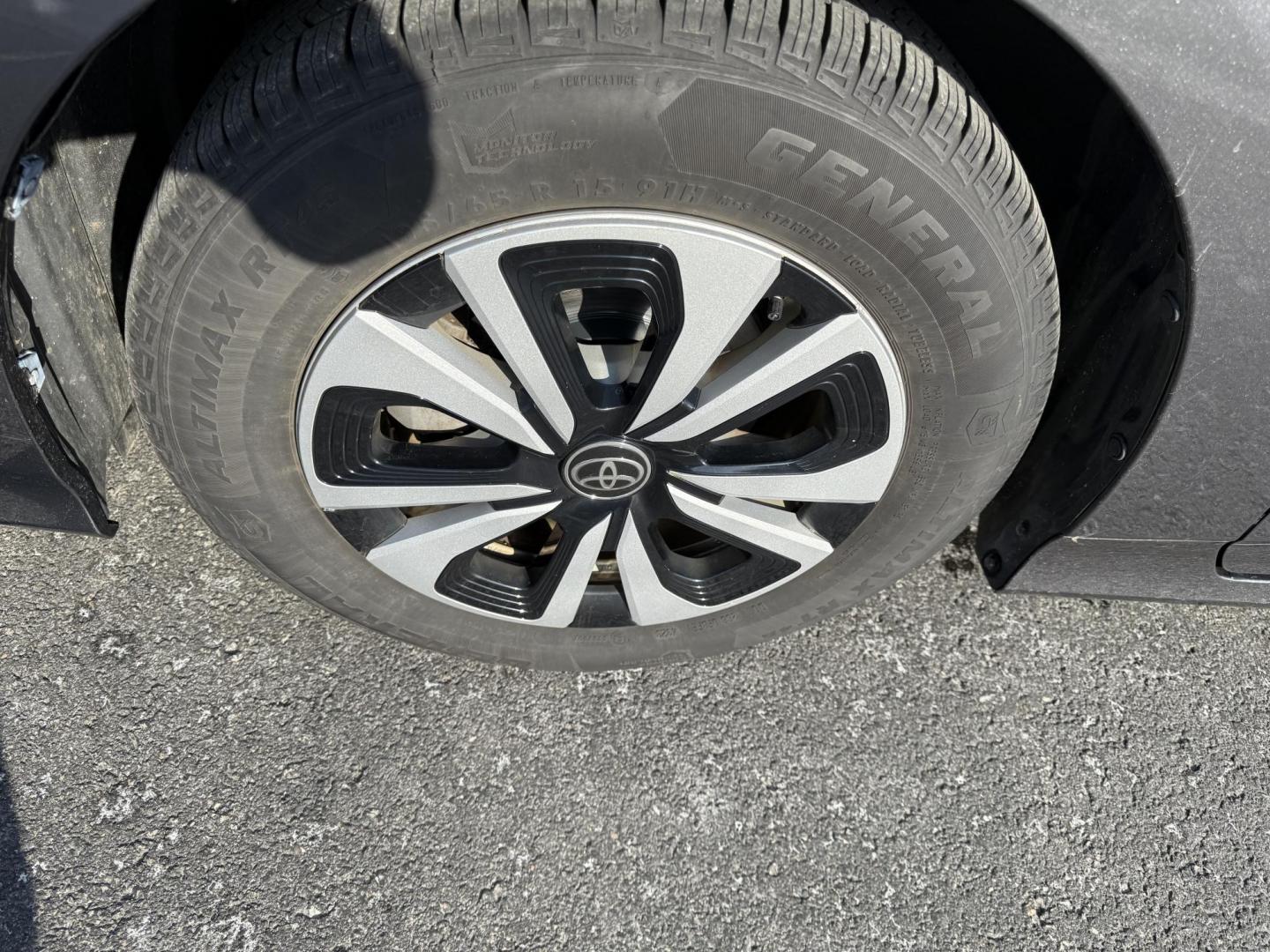 2017 Gray /Gray Toyota Prius Prime Plus (JTDKARFP0H3) with an 1.8L I4 DOHC 16V HYBRID engine, Automatic transmission, located at 11115 Chardon Rd. , Chardon, OH, 44024, (440) 214-9705, 41.580246, -81.241943 - Photo#14