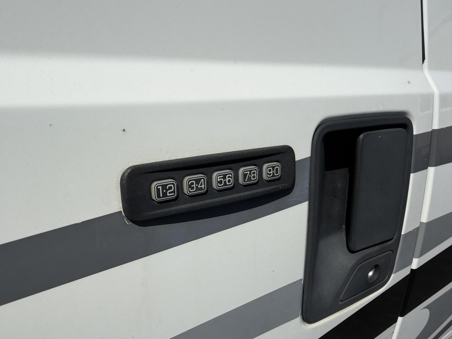 2014 White /Gray Ford F-250 SD XLT SuperCab 4WD (1FT7X2B62EE) with an 6.2L V8 OHV 16V FFV engine, 6-Speed Automatic transmission, located at 11115 Chardon Rd. , Chardon, OH, 44024, (440) 214-9705, 41.580246, -81.241943 - This One Owner 2014 Ford F-250 XLT Supercab is a robust truck designed for both work and comfort, featuring a powerful 6.2-liter V8 engine capable of using flex fuel. It comes with a 6-speed automatic transmission and offers a significant towing capacity of 12,500 pounds along with a payload capacit - Photo#30