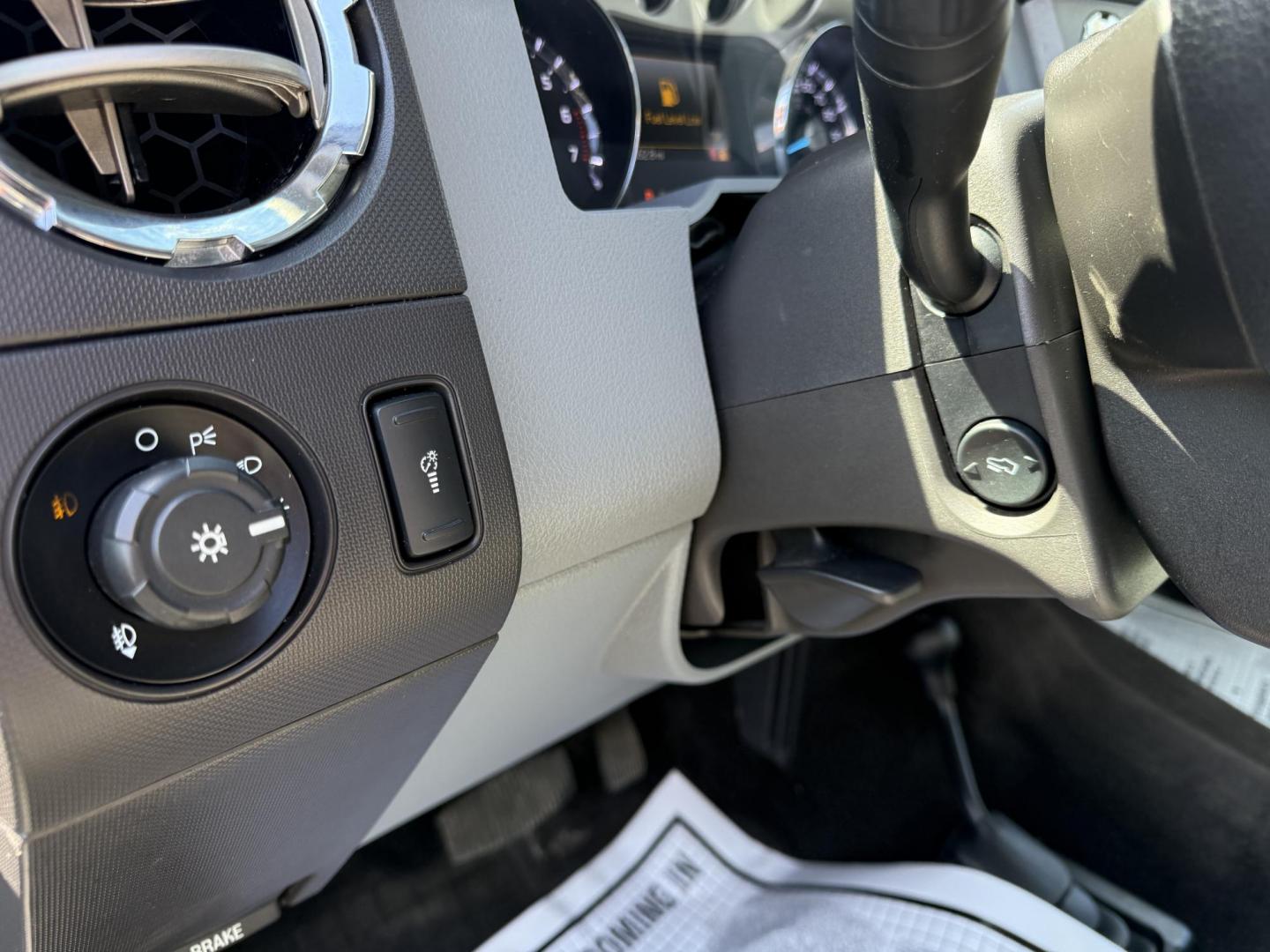 2014 White /Gray Ford F-250 SD XLT SuperCab 4WD (1FT7X2B62EE) with an 6.2L V8 OHV 16V FFV engine, 6-Speed Automatic transmission, located at 11115 Chardon Rd. , Chardon, OH, 44024, (440) 214-9705, 41.580246, -81.241943 - This One Owner 2014 Ford F-250 XLT Supercab is a robust truck designed for both work and comfort, featuring a powerful 6.2-liter V8 engine capable of using flex fuel. It comes with a 6-speed automatic transmission and offers a significant towing capacity of 12,500 pounds along with a payload capacit - Photo#34