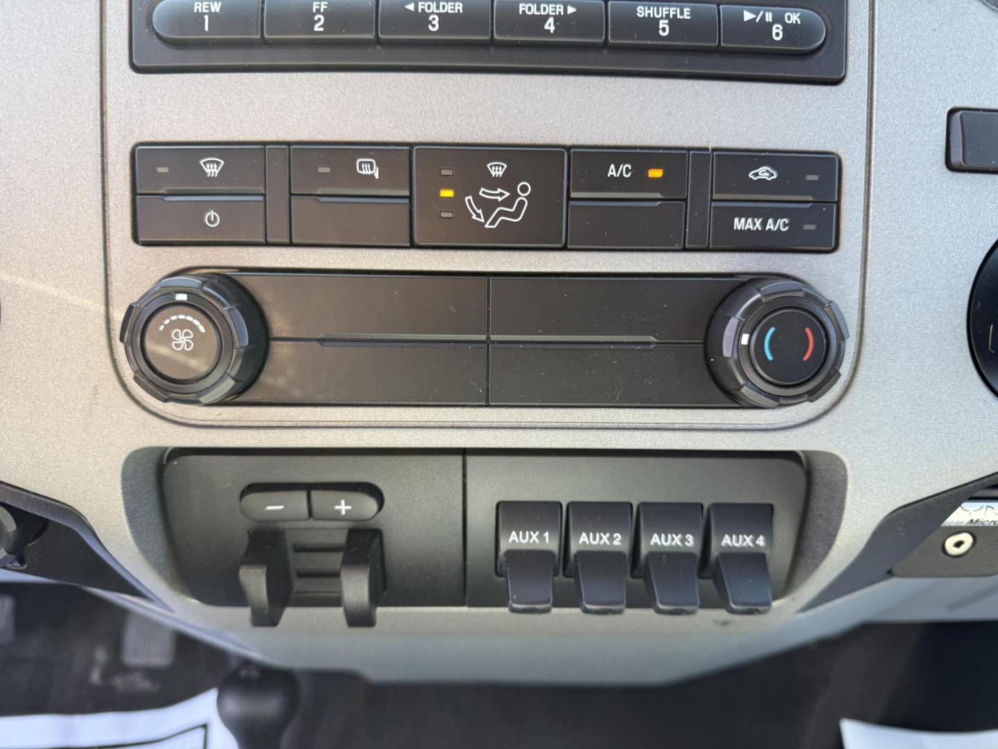 2014 White /Gray Ford F-250 SD XLT SuperCab 4WD (1FT7X2B62EE) with an 6.2L V8 OHV 16V FFV engine, 6-Speed Automatic transmission, located at 11115 Chardon Rd. , Chardon, OH, 44024, (440) 214-9705, 41.580246, -81.241943 - This One Owner 2014 Ford F-250 XLT Supercab is a robust truck designed for both work and comfort, featuring a powerful 6.2-liter V8 engine capable of using flex fuel. It comes with a 6-speed automatic transmission and offers a significant towing capacity of 12,500 pounds along with a payload capacit - Photo#10