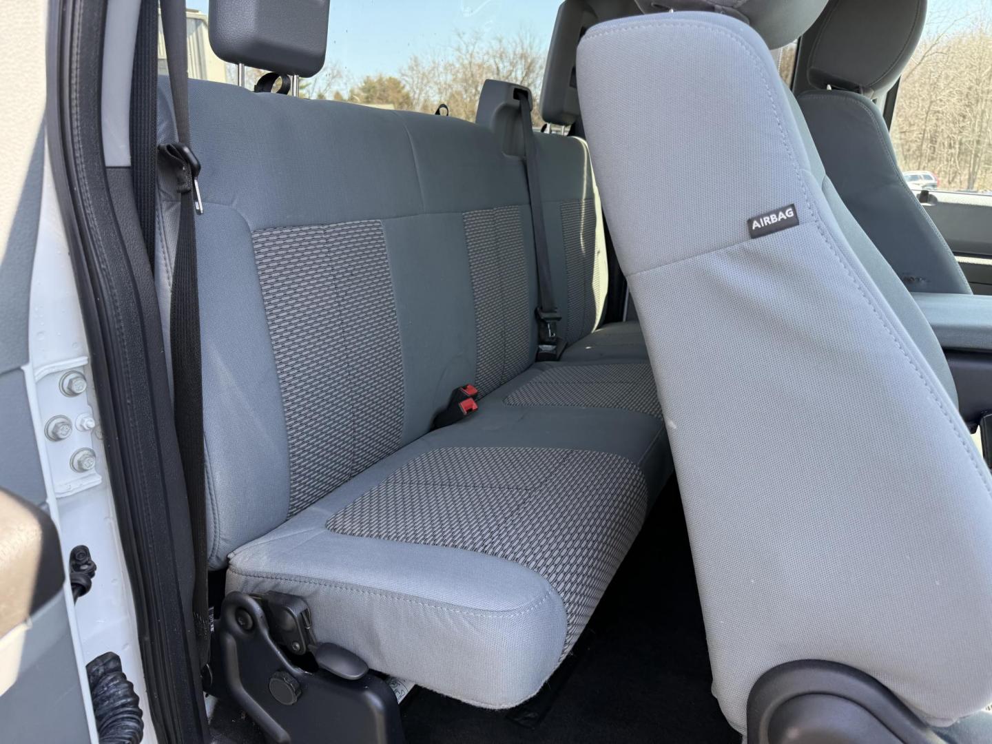 2014 White /Gray Ford F-250 SD XLT SuperCab 4WD (1FT7X2B62EE) with an 6.2L V8 OHV 16V FFV engine, 6-Speed Automatic transmission, located at 11115 Chardon Rd. , Chardon, OH, 44024, (440) 214-9705, 41.580246, -81.241943 - This One Owner 2014 Ford F-250 XLT Supercab is a robust truck designed for both work and comfort, featuring a powerful 6.2-liter V8 engine capable of using flex fuel. It comes with a 6-speed automatic transmission and offers a significant towing capacity of 12,500 pounds along with a payload capacit - Photo#14