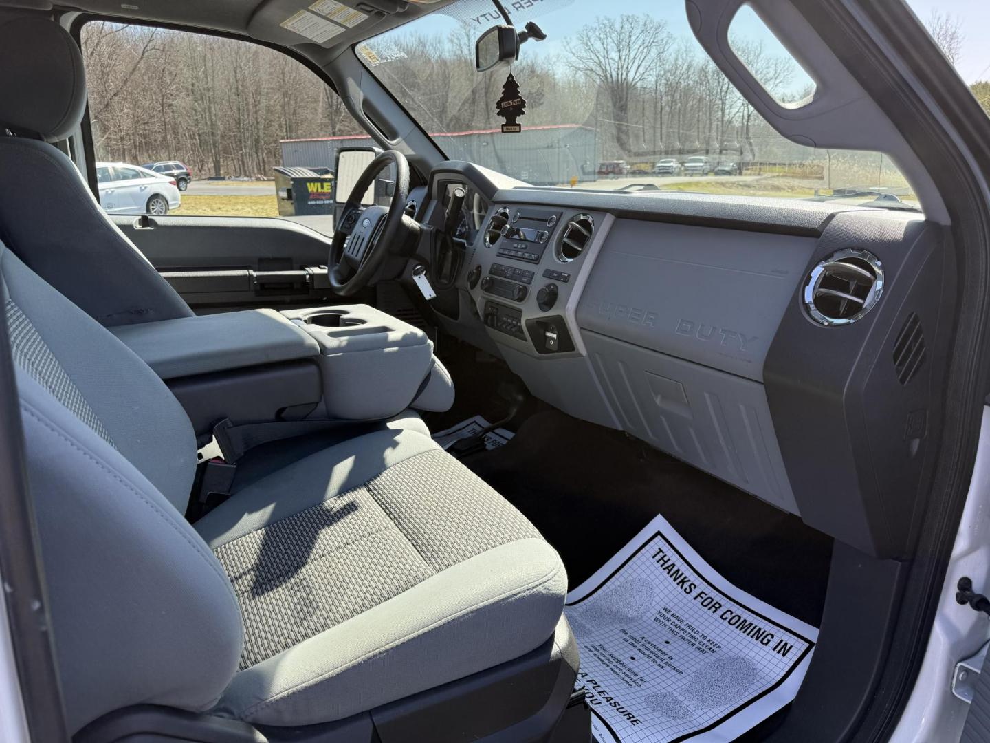 2014 White /Gray Ford F-250 SD XLT SuperCab 4WD (1FT7X2B62EE) with an 6.2L V8 OHV 16V FFV engine, 6-Speed Automatic transmission, located at 11115 Chardon Rd. , Chardon, OH, 44024, (440) 214-9705, 41.580246, -81.241943 - This One Owner 2014 Ford F-250 XLT Supercab is a robust truck designed for both work and comfort, featuring a powerful 6.2-liter V8 engine capable of using flex fuel. It comes with a 6-speed automatic transmission and offers a significant towing capacity of 12,500 pounds along with a payload capacit - Photo#15