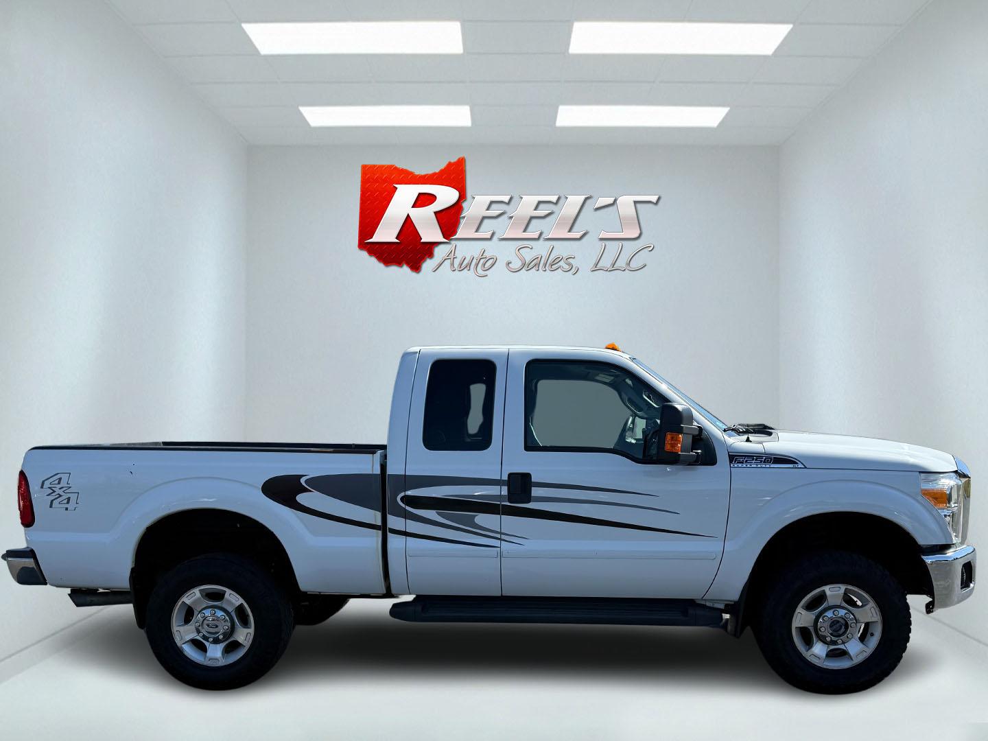 2014 White /Gray Ford F-250 SD XLT SuperCab 4WD (1FT7X2B62EE) with an 6.2L V8 OHV 16V FFV engine, 6-Speed Automatic transmission, located at 11115 Chardon Rd. , Chardon, OH, 44024, (440) 214-9705, 41.580246, -81.241943 - This One Owner 2014 Ford F-250 XLT Supercab is a robust truck designed for both work and comfort, featuring a powerful 6.2-liter V8 engine capable of using flex fuel. It comes with a 6-speed automatic transmission and offers a significant towing capacity of 12,500 pounds along with a payload capacit - Photo#24