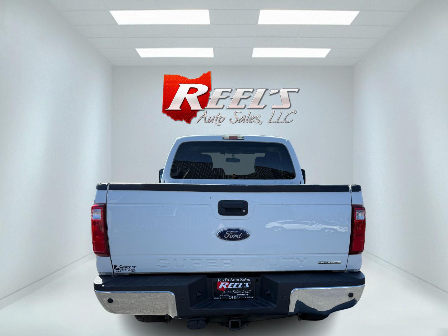 2014 White /Gray Ford F-250 SD XLT SuperCab 4WD (1FT7X2B62EE) with an 6.2L V8 OHV 16V FFV engine, 6-Speed Automatic transmission, located at 11115 Chardon Rd. , Chardon, OH, 44024, (440) 214-9705, 41.580246, -81.241943 - This One Owner 2014 Ford F-250 XLT Supercab is a robust truck designed for both work and comfort, featuring a powerful 6.2-liter V8 engine capable of using flex fuel. It comes with a 6-speed automatic transmission and offers a significant towing capacity of 12,500 pounds along with a payload capacit - Photo#22