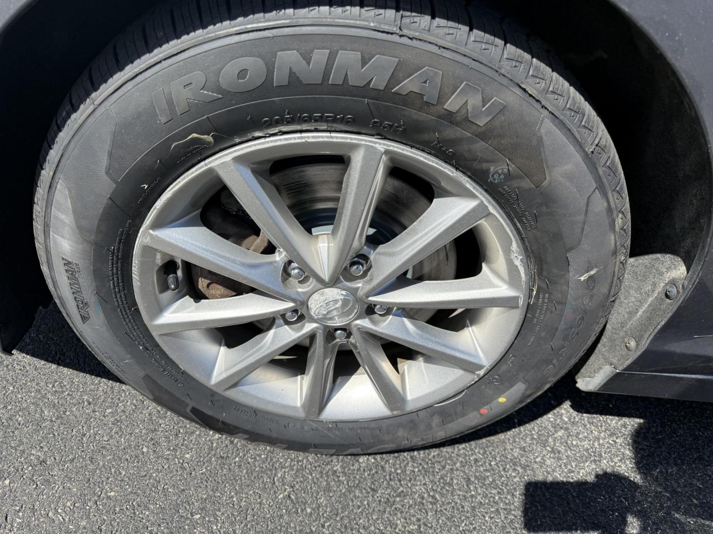 2018 Gray /Gray Hyundai Sonata SE (5NPE24AF9JH) with an 2.4L I4 DOHC 16V engine, 6-Speed Automatic transmission, located at 547 E. Main St., Orwell, OH, 44076, (440) 437-5893, 41.535435, -80.847855 - Photo#16