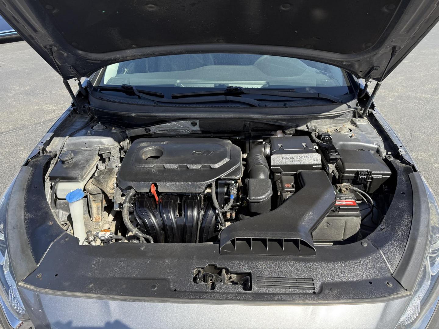 2018 Gray /Gray Hyundai Sonata SE (5NPE24AF9JH) with an 2.4L I4 DOHC 16V engine, 6-Speed Automatic transmission, located at 547 E. Main St., Orwell, OH, 44076, (440) 437-5893, 41.535435, -80.847855 - Photo#3