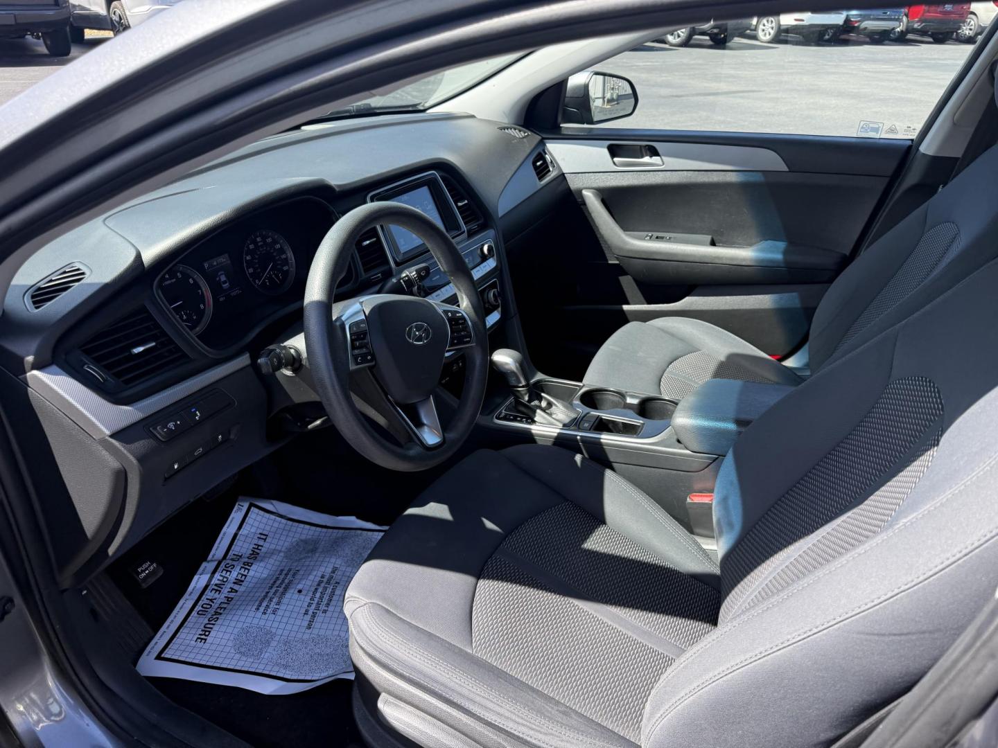 2018 Gray /Gray Hyundai Sonata SE (5NPE24AF9JH) with an 2.4L I4 DOHC 16V engine, 6-Speed Automatic transmission, located at 547 E. Main St., Orwell, OH, 44076, (440) 437-5893, 41.535435, -80.847855 - Photo#7