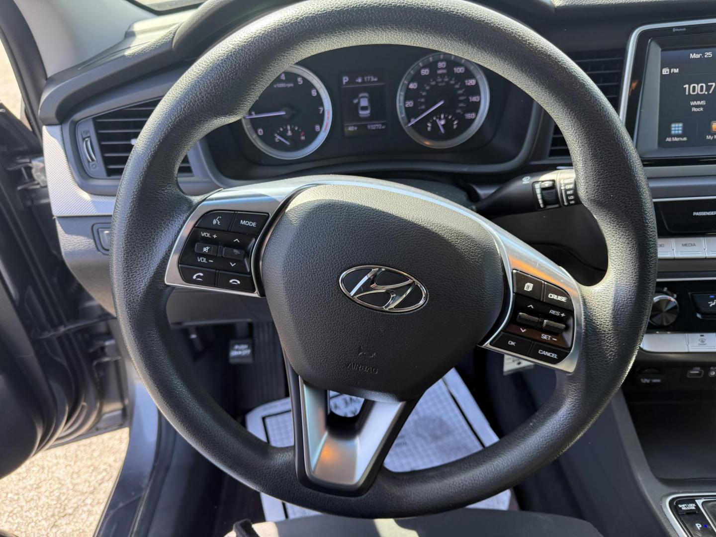 2018 Gray /Gray Hyundai Sonata SE (5NPE24AF9JH) with an 2.4L I4 DOHC 16V engine, 6-Speed Automatic transmission, located at 547 E. Main St., Orwell, OH, 44076, (440) 437-5893, 41.535435, -80.847855 - Photo#8