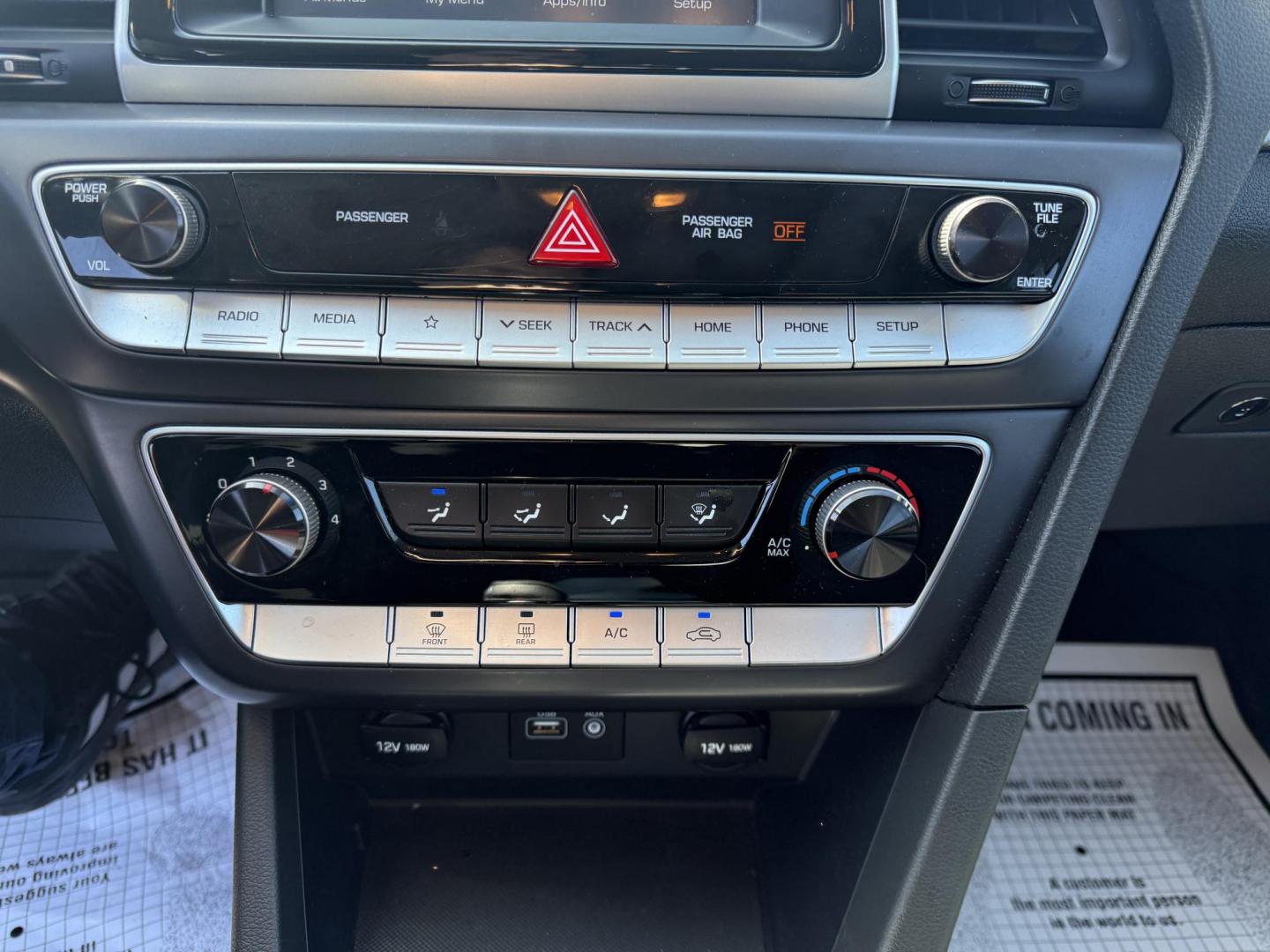 2018 Gray /Gray Hyundai Sonata SE (5NPE24AF9JH) with an 2.4L I4 DOHC 16V engine, 6-Speed Automatic transmission, located at 547 E. Main St., Orwell, OH, 44076, (440) 437-5893, 41.535435, -80.847855 - Photo#11