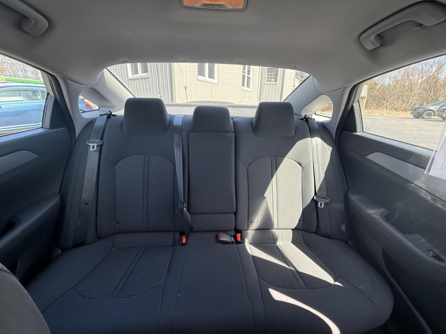 2018 Gray /Gray Hyundai Sonata SE (5NPE24AF9JH) with an 2.4L I4 DOHC 16V engine, 6-Speed Automatic transmission, located at 547 E. Main St., Orwell, OH, 44076, (440) 437-5893, 41.535435, -80.847855 - Photo#22