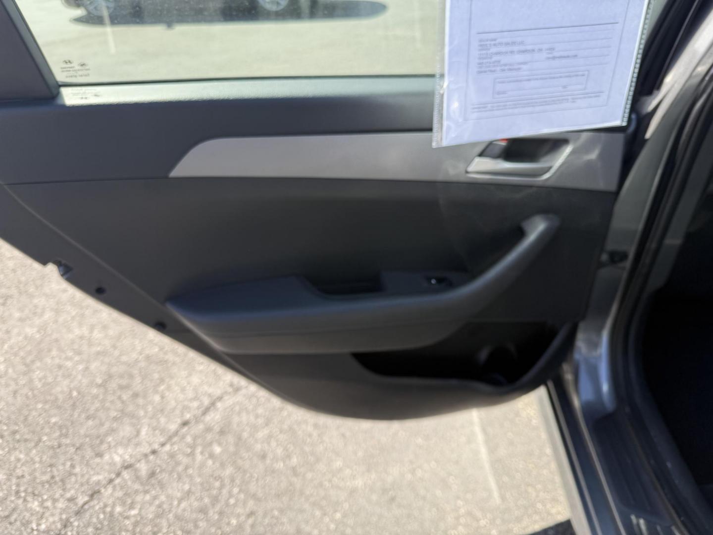 2018 Gray /Gray Hyundai Sonata SE (5NPE24AF9JH) with an 2.4L I4 DOHC 16V engine, 6-Speed Automatic transmission, located at 547 E. Main St., Orwell, OH, 44076, (440) 437-5893, 41.535435, -80.847855 - Photo#28