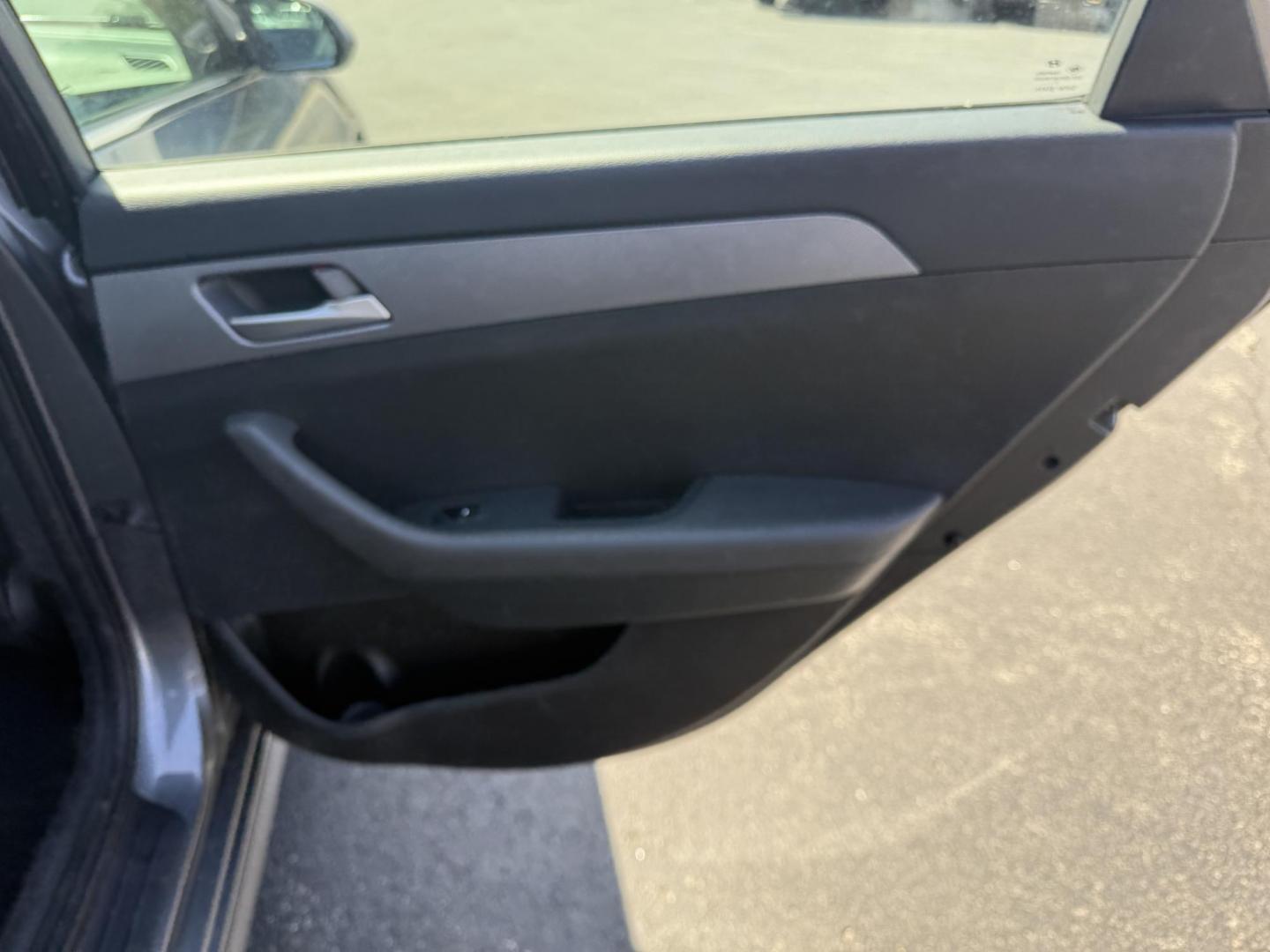 2018 Gray /Gray Hyundai Sonata SE (5NPE24AF9JH) with an 2.4L I4 DOHC 16V engine, 6-Speed Automatic transmission, located at 547 E. Main St., Orwell, OH, 44076, (440) 437-5893, 41.535435, -80.847855 - Photo#34