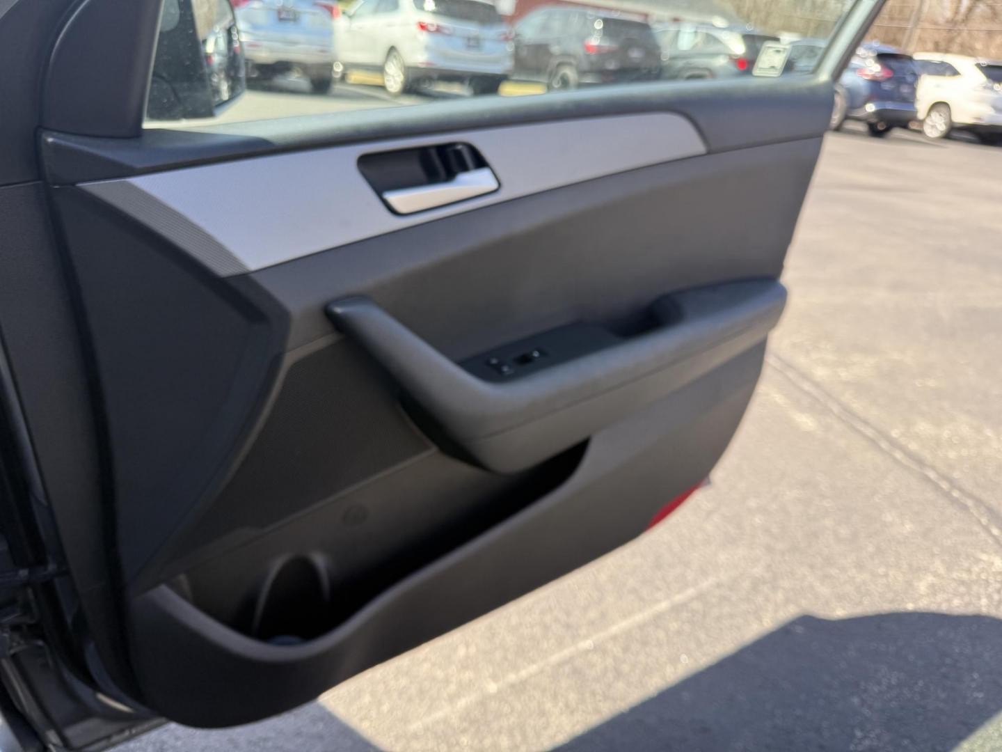 2018 Gray /Gray Hyundai Sonata SE (5NPE24AF9JH) with an 2.4L I4 DOHC 16V engine, 6-Speed Automatic transmission, located at 547 E. Main St., Orwell, OH, 44076, (440) 437-5893, 41.535435, -80.847855 - Photo#43