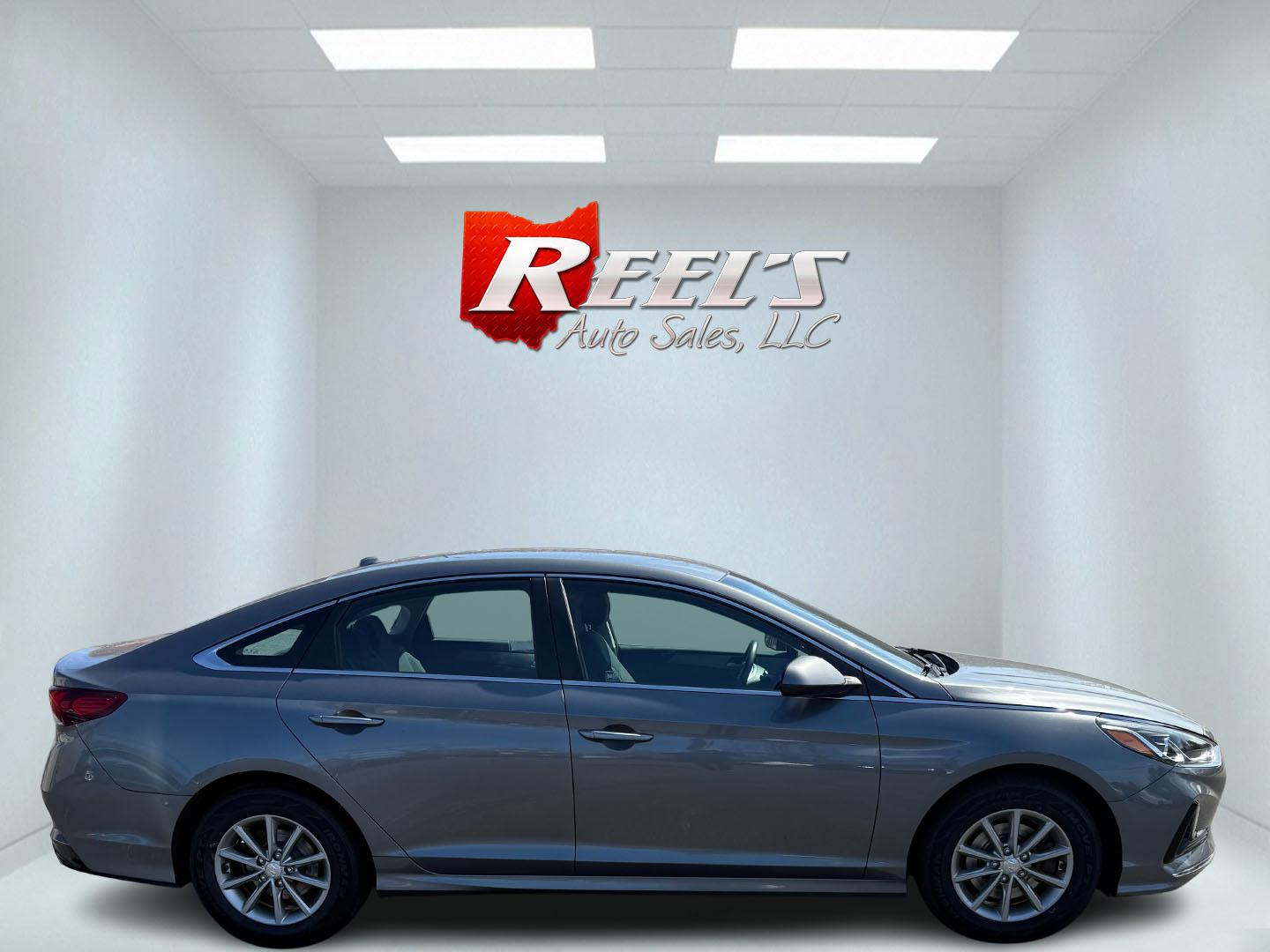 2018 Gray /Gray Hyundai Sonata SE (5NPE24AF9JH) with an 2.4L I4 DOHC 16V engine, 6-Speed Automatic transmission, located at 547 E. Main St., Orwell, OH, 44076, (440) 437-5893, 41.535435, -80.847855 - Photo#18