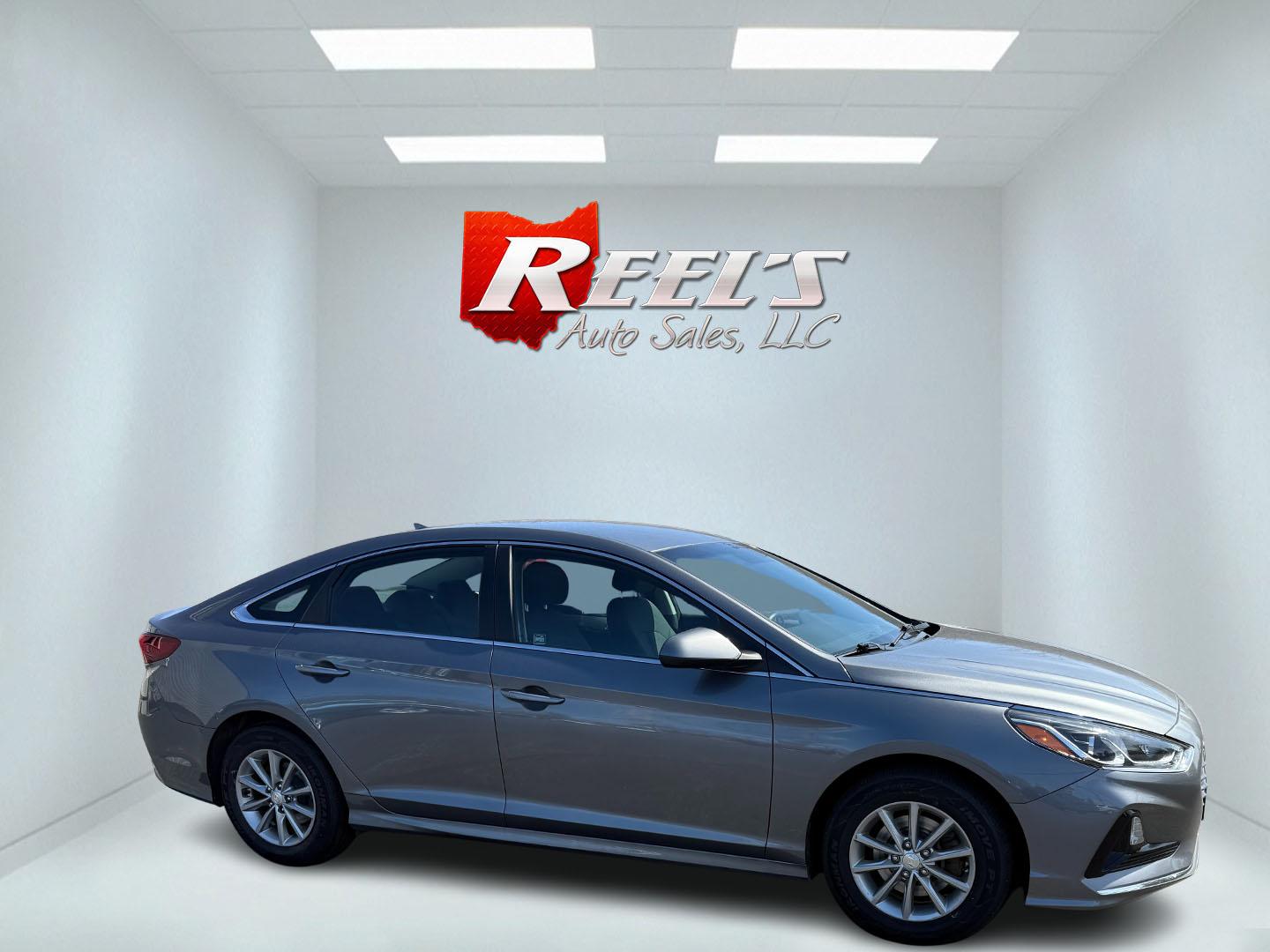 2018 Gray /Gray Hyundai Sonata SE (5NPE24AF9JH) with an 2.4L I4 DOHC 16V engine, 6-Speed Automatic transmission, located at 547 E. Main St., Orwell, OH, 44076, (440) 437-5893, 41.535435, -80.847855 - Photo#17