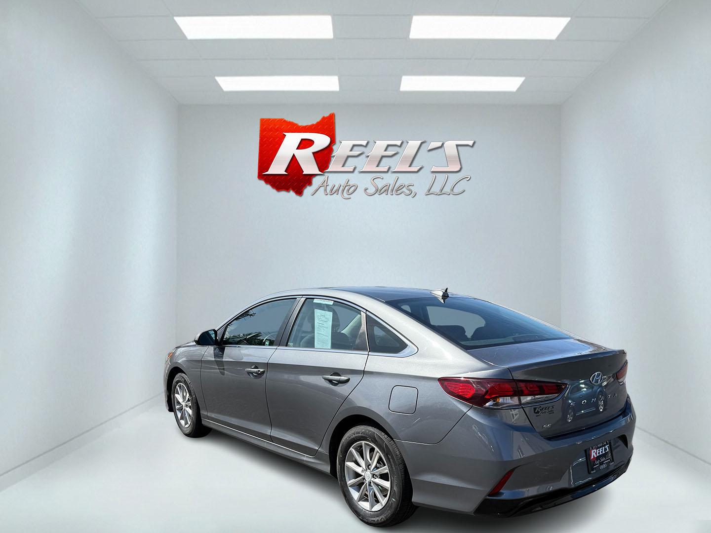 2018 Gray /Gray Hyundai Sonata SE (5NPE24AF9JH) with an 2.4L I4 DOHC 16V engine, 6-Speed Automatic transmission, located at 547 E. Main St., Orwell, OH, 44076, (440) 437-5893, 41.535435, -80.847855 - Photo#44