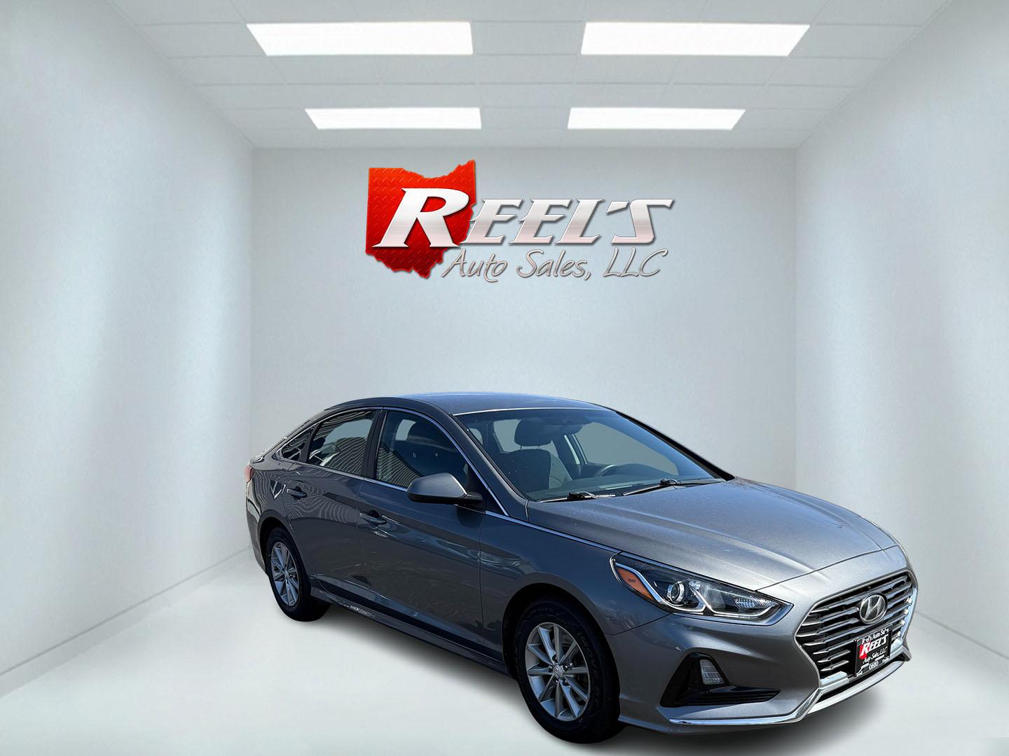 2018 Gray /Gray Hyundai Sonata SE (5NPE24AF9JH) with an 2.4L I4 DOHC 16V engine, 6-Speed Automatic transmission, located at 547 E. Main St., Orwell, OH, 44076, (440) 437-5893, 41.535435, -80.847855 - Photo#2