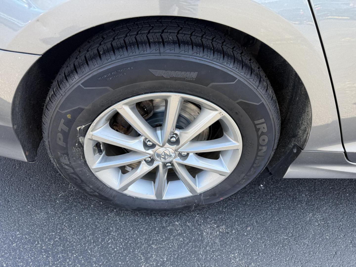2018 Gray /Gray Hyundai Sonata SE (5NPE24AF9JH) with an 2.4L I4 DOHC 16V engine, 6-Speed Automatic transmission, located at 547 E. Main St., Orwell, OH, 44076, (440) 437-5893, 41.535435, -80.847855 - Photo#14