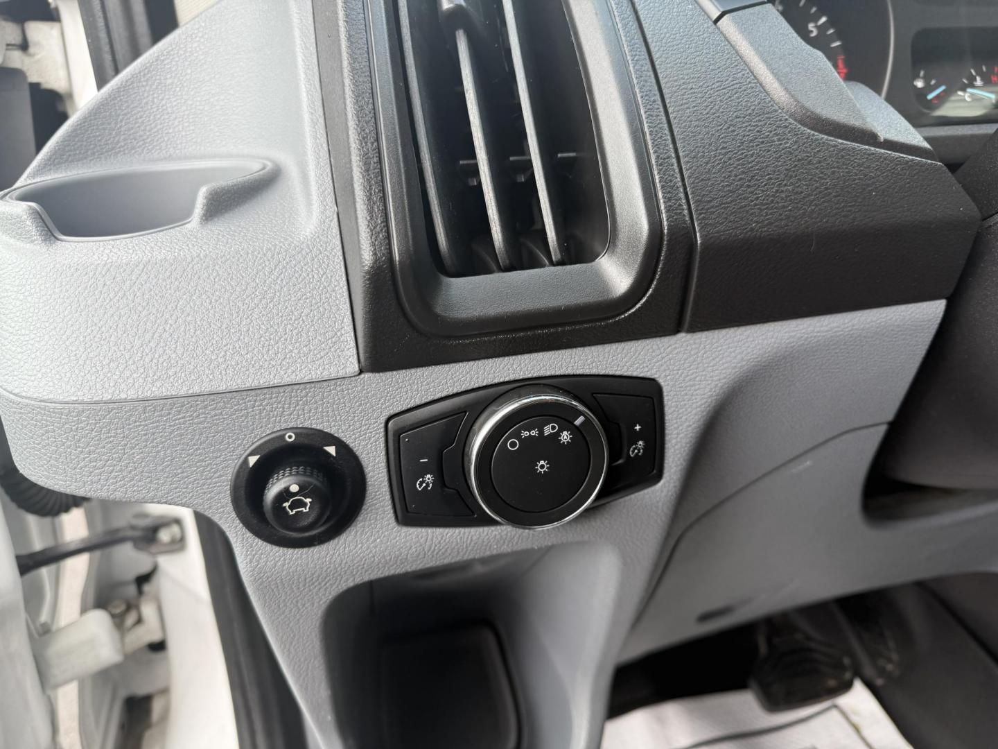2018 White /Gray Ford Transit 350 Wagon Low Roof XLT w/Sliding Pass. 148-in. WB (1FBZX2YG3JK) with an 3.5L V6 DOHC 24V TWIN TURBO engine, 6A transmission, located at 547 E. Main St., Orwell, OH, 44076, (440) 437-5893, 41.535435, -80.847855 - With room for 15 people, a roof rack, and a tow hitch this Transit is ready to haul just about anything to the job site. Equipped with a robust 3.5L Twin Turbo EcoBoost V6 engine paired with a 6-speed automatic transmission that delivers an estimated 18 MPG on the highway; it features seating for 15 - Photo#16