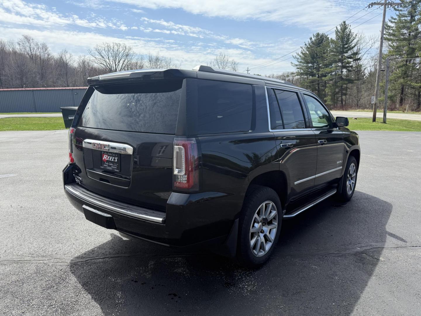 2015 Black /Black GMC Yukon Denali 4WD (1GKS2CKJXFR) with an 6.2L V8 OHV 16V engine, 8-Speed Automatic transmission, located at 11115 Chardon Rd. , Chardon, OH, 44024, (440) 214-9705, 41.580246, -81.241943 - Photo#9