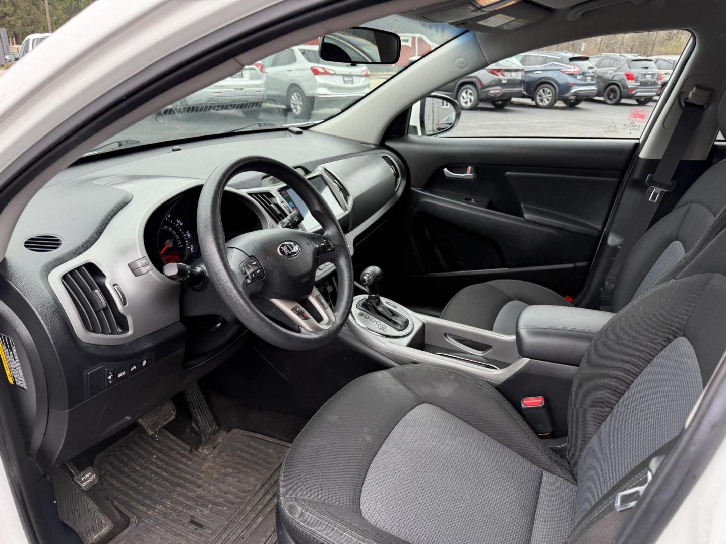 2015 White /Black Kia Sportage LX AWD (KNDPBCAC2F7) with an 2.4L I4 DOHC 16V engine, 6-Speed Automatic transmission, located at 11115 Chardon Rd. , Chardon, OH, 44024, (440) 214-9705, 41.580246, -81.241943 - This One Owner 2015 Kia Sportage LX AWD is a compact SUV equipped with a 2.4-liter inline-four GDI engine paired with a 6-speed automatic transmission. Despite being from 2015, this model offers modern amenities such as ECO driving mode for enhanced fuel efficiency and compatibility with Apple Carpl - Photo#7