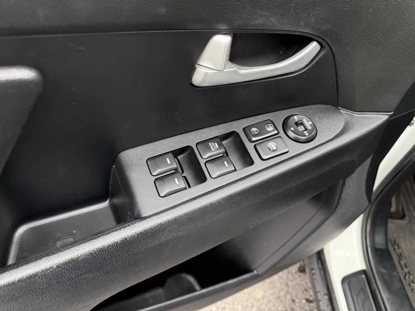 2015 White /Black Kia Sportage LX AWD (KNDPBCAC2F7) with an 2.4L I4 DOHC 16V engine, 6-Speed Automatic transmission, located at 11115 Chardon Rd. , Chardon, OH, 44024, (440) 214-9705, 41.580246, -81.241943 - This One Owner 2015 Kia Sportage LX AWD is a compact SUV equipped with a 2.4-liter inline-four GDI engine paired with a 6-speed automatic transmission. Despite being from 2015, this model offers modern amenities such as ECO driving mode for enhanced fuel efficiency and compatibility with Apple Carpl - Photo#8