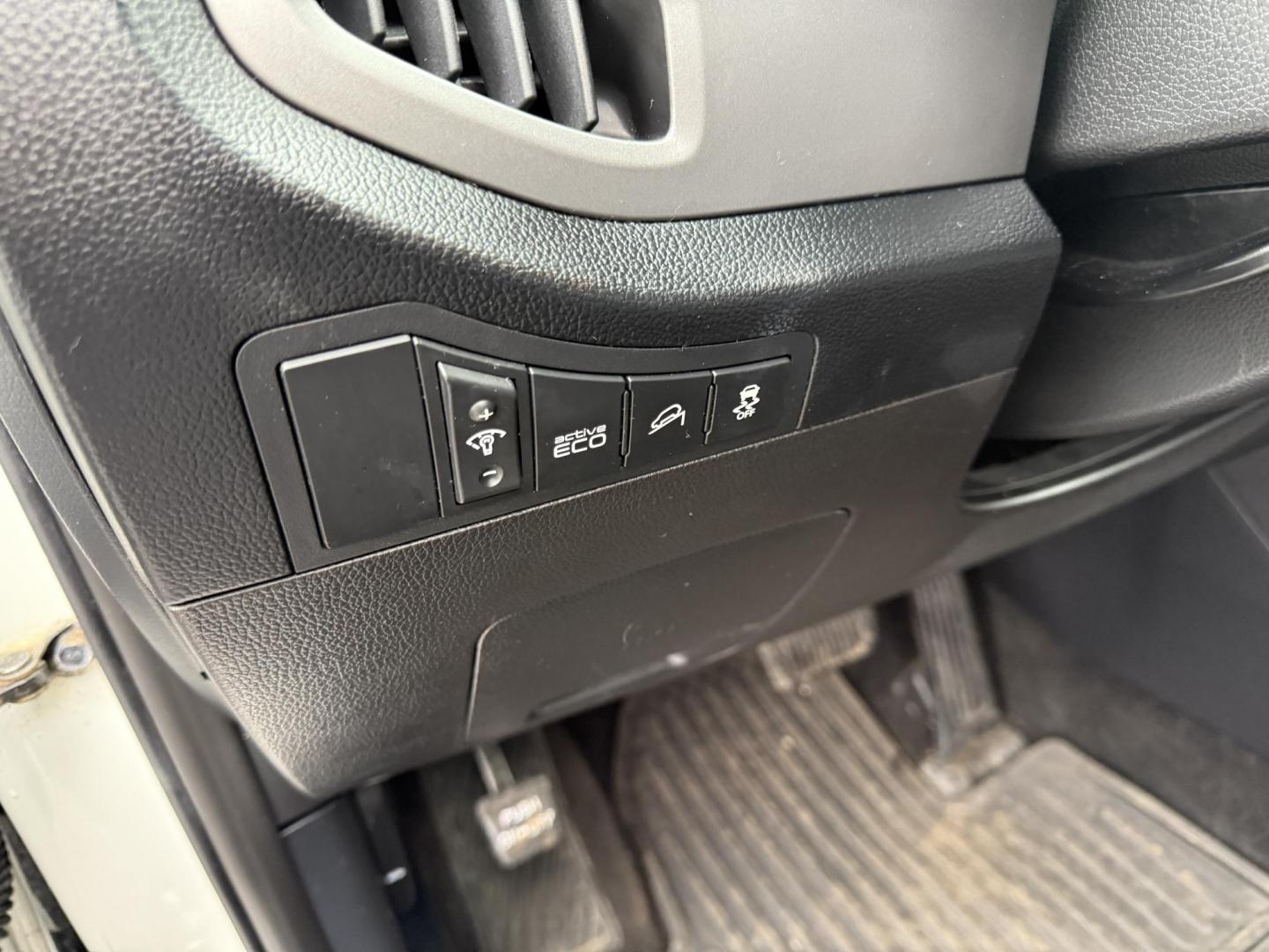 2015 White /Black Kia Sportage LX AWD (KNDPBCAC2F7) with an 2.4L I4 DOHC 16V engine, 6-Speed Automatic transmission, located at 11115 Chardon Rd. , Chardon, OH, 44024, (440) 214-9705, 41.580246, -81.241943 - This One Owner 2015 Kia Sportage LX AWD is a compact SUV equipped with a 2.4-liter inline-four GDI engine paired with a 6-speed automatic transmission. Despite being from 2015, this model offers modern amenities such as ECO driving mode for enhanced fuel efficiency and compatibility with Apple Carpl - Photo#10