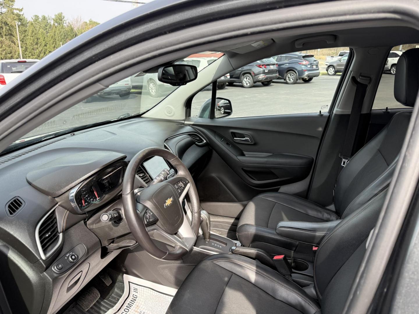 2017 Gray /Black Chevrolet Trax LT FWD (3GNCJLSB8HL) with an 1.4L I4 DOHC 16V Turbo engine, 6A transmission, located at 11115 Chardon Rd. , Chardon, OH, 44024, (440) 214-9705, 41.580246, -81.241943 - This One Owner 2017 Chevrolet Trax is a fuel efficient low miles SUV. Equipped with a 1.4-liter I4 turbocharged EcoTec engine and a 6-speed automatic transmission, providing a balance of efficiency and performance. Notable features include a power driver's seat, remote start for added convenience, a - Photo#5