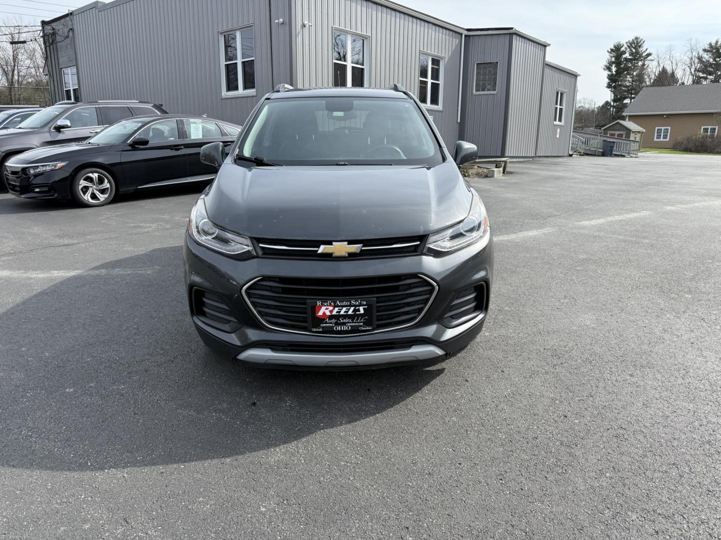 2017 Gray /Black Chevrolet Trax LT FWD (3GNCJLSB8HL) with an 1.4L I4 DOHC 16V Turbo engine, 6A transmission, located at 11115 Chardon Rd. , Chardon, OH, 44024, (440) 214-9705, 41.580246, -81.241943 - This One Owner 2017 Chevrolet Trax is a fuel efficient low miles SUV. Equipped with a 1.4-liter I4 turbocharged EcoTec engine and a 6-speed automatic transmission, providing a balance of efficiency and performance. Notable features include a power driver's seat, remote start for added convenience, a - Photo#2