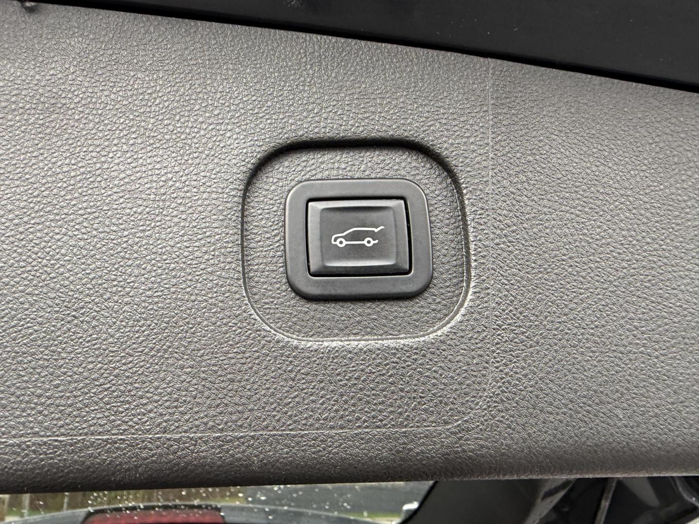 2014 Gray /Black GMC Terrain SLT1 AWD (2GKFLXEK8E6) with an 2.4L I4 DOHC 16V engine, 6-Speed Automatic transmission, located at 11115 Chardon Rd. , Chardon, OH, 44024, (440) 214-9705, 41.580246, -81.241943 - This 2014 GMC Terrain SLT-1 AWD is a compact SUV with tons of luxury features. It features a fuel-efficient 2.4-liter I4 EcoTec engine with a 6-speed automatic transmission, providing smooth handling and a respectable 28 MPG on the highway. Inside, it boasts a leather interior with heated front seat - Photo#31