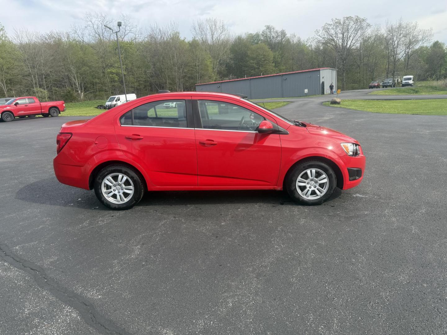2015 Red /Black Chevrolet Sonic LT Auto Sedan (1G1JC5SH8F4) with an 1.8L I4 DOHC 24V engine, 6-Speed Automatic transmission, located at 11115 Chardon Rd. , Chardon, OH, 44024, (440) 214-9705, 41.580246, -81.241943 - FRESH TRADE IN ALERT ---- This 2015 Chevrolet Sonic LT Sedan with a 1.8L I4 EcoTec engine and 6-speed automatic transmission offers a blend of efficiency and convenience, achieving up to 34 MPG on the highway. Standard features include daytime running lights, dusk-sensing headlights for enhanced sa - Photo#5
