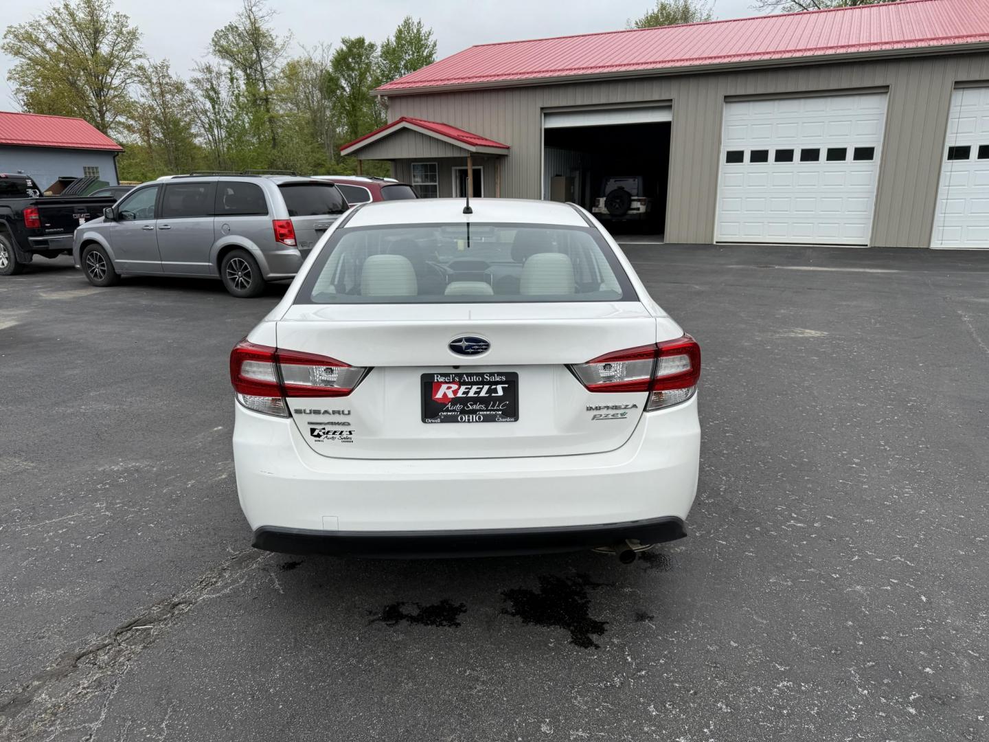 2017 White /Gray Subaru Impreza 2.0i 4-Door (4S3GKAA60H3) with an 2.0L H4 DOHC 16V engine, Automatic transmission, located at 547 E. Main St., Orwell, OH, 44076, (440) 437-5893, 41.535435, -80.847855 - This little 2017 Subaru Imprezza is a modern and fuel efficient sedan. Equipped with a 2.0-liter H4 engine and Subaru’s Symmetrical All-Wheel Drive system, offering confident handling and stability. It boasts impressive fuel efficiency, achieving up to 38 MPG on the highway. Standard features incl - Photo#8